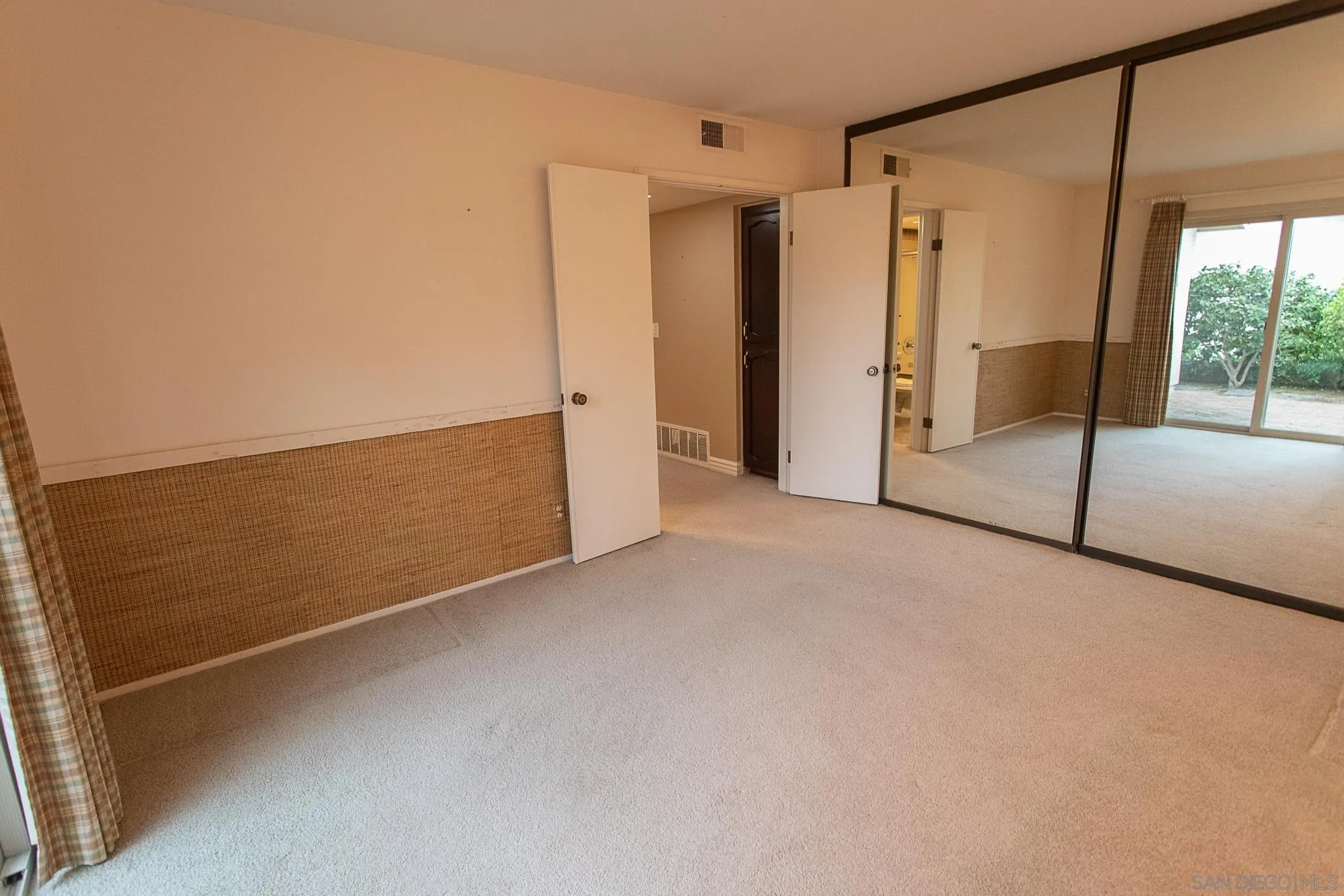 https://cdn.realtyfeed.com/cdn/127/260019749/b0d1324514fd224166b4b53c949128f8.webp
