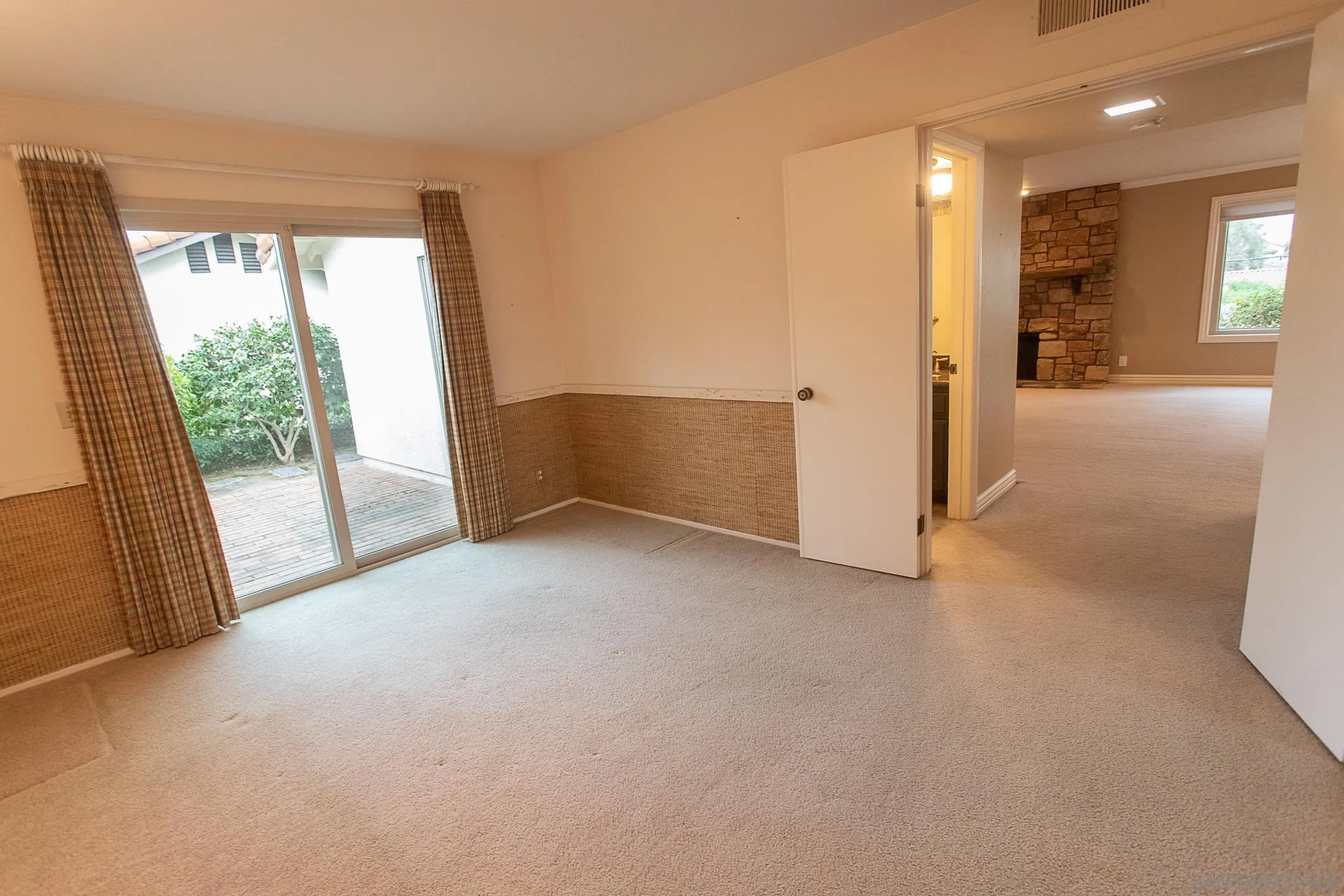 https://cdn.realtyfeed.com/cdn/127/260019749/bfccc6ee3f06bec20b5ca7047f3695cb.webp