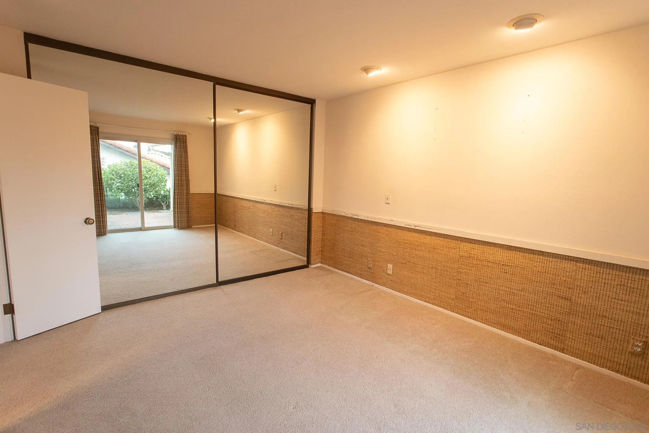 https://cdn.realtyfeed.com/cdn/127/260019749/dcf490f97f87ec4640f4b8391bc261d1.webp