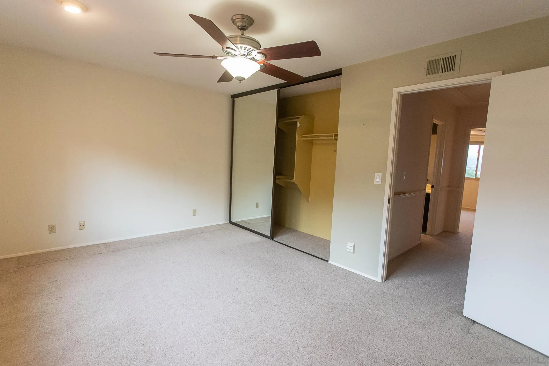 https://cdn.realtyfeed.com/cdn/127/260019749/e066d212bfc222643e8b8727a0647bde.webp