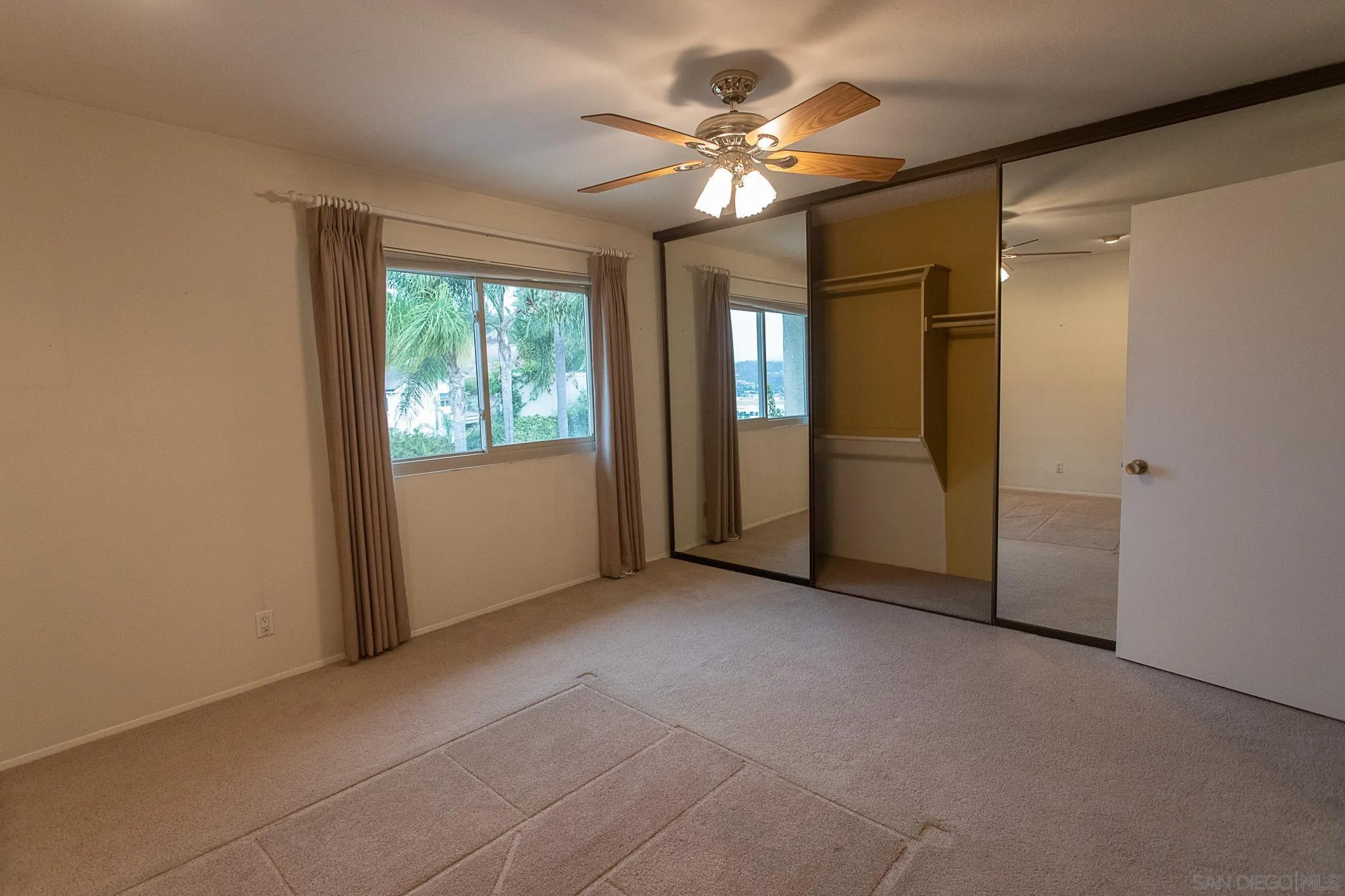 https://cdn.realtyfeed.com/cdn/127/260019749/e8dd0402bd95b7ad1484b4efe0d4a79f.webp