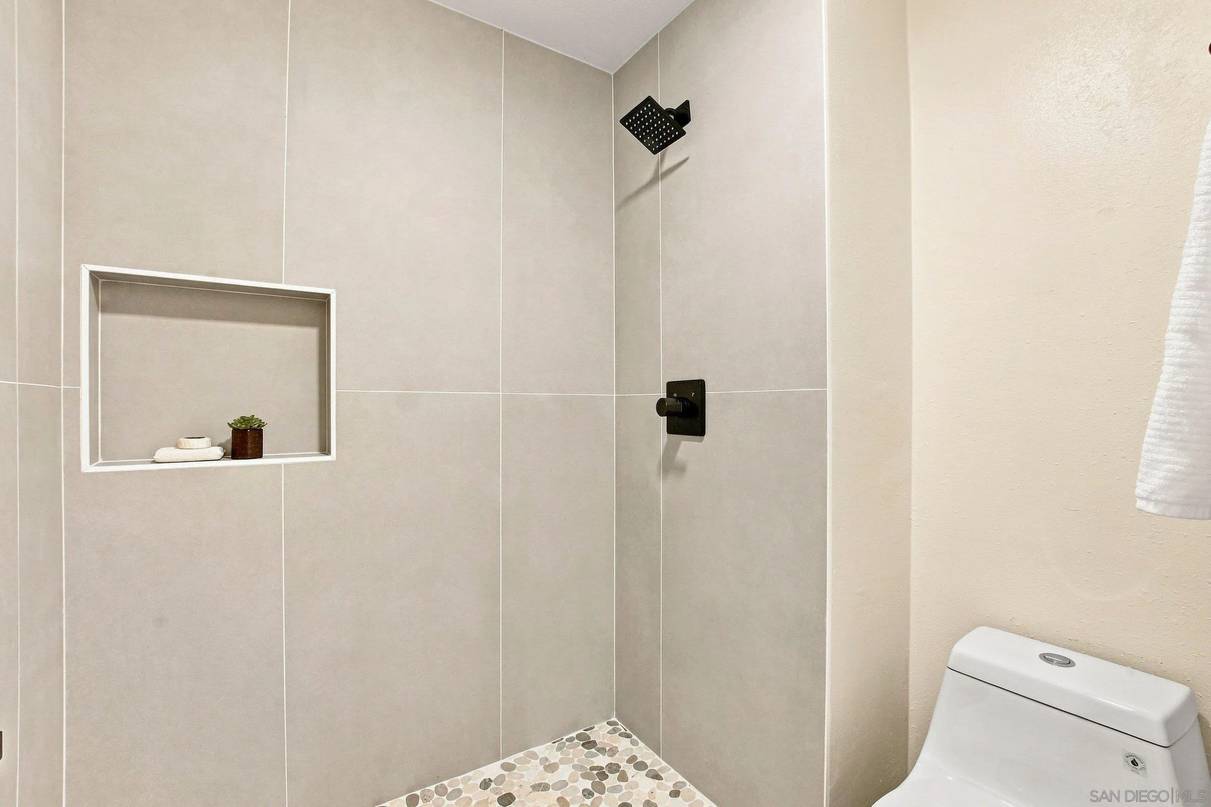 https://cdn.realtyfeed.com/cdn/127/260019751/76fa9d5d92f96b8f01e84db192be3bd4.webp