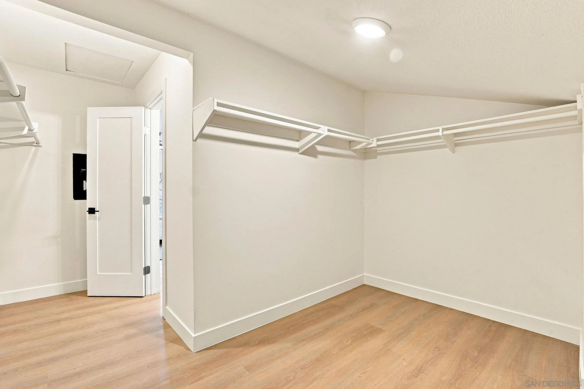 https://cdn.realtyfeed.com/cdn/127/260019751/d7f3273444ad38657797f2d72d707b56.webp