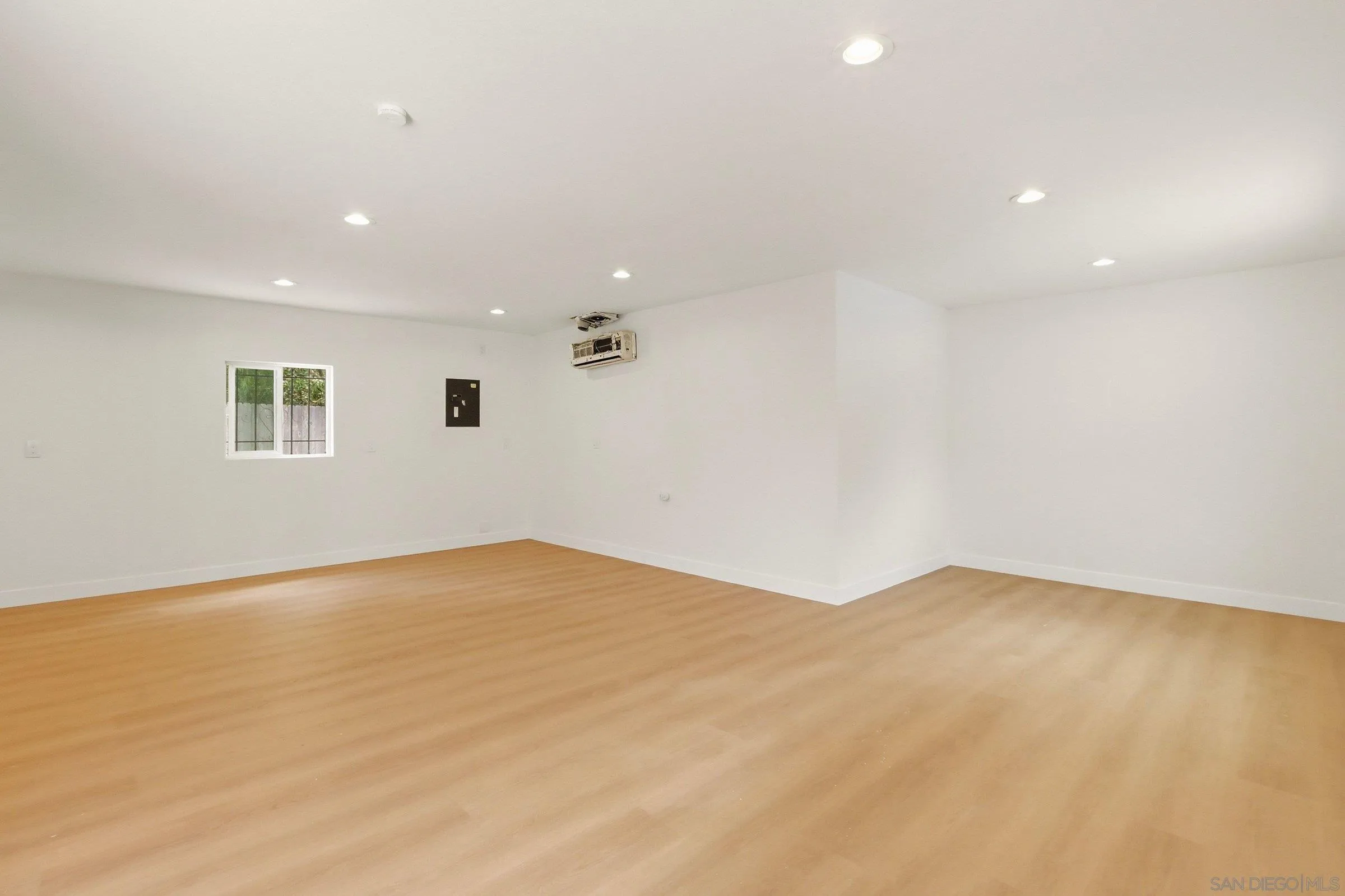 https://cdn.realtyfeed.com/cdn/127/260019751/ede32ffff210e640fd6c2659144ec056.webp