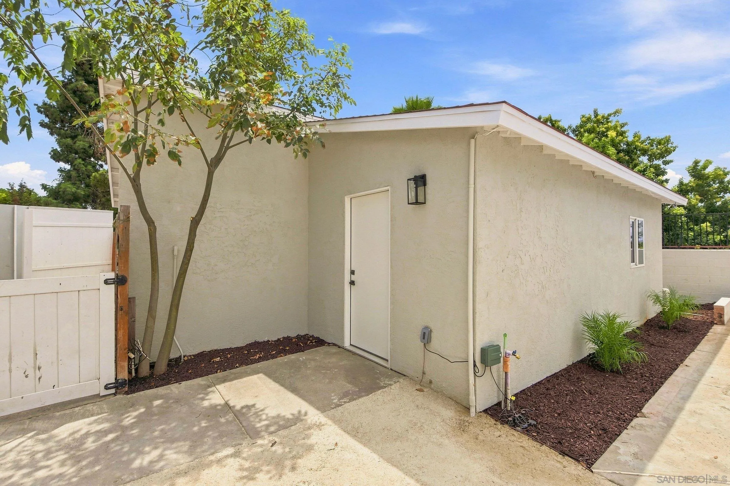 https://cdn.realtyfeed.com/cdn/127/260019751/fc05419e2b74a2e31a041fd6ba6b1d5b.webp