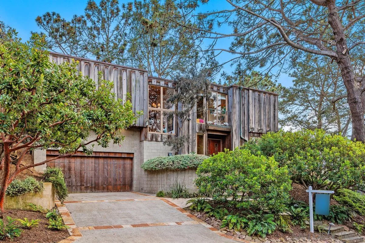https://cdn.realtyfeed.com/cdn/127/260019752/00dc873a058987bb538fef971bfff1d3.webp