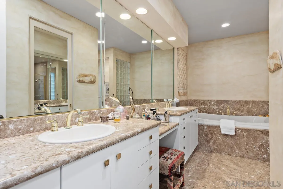 https://cdn.realtyfeed.com/cdn/127/260019752/467ab00974c829cd4853f90e4a5077fd.webp