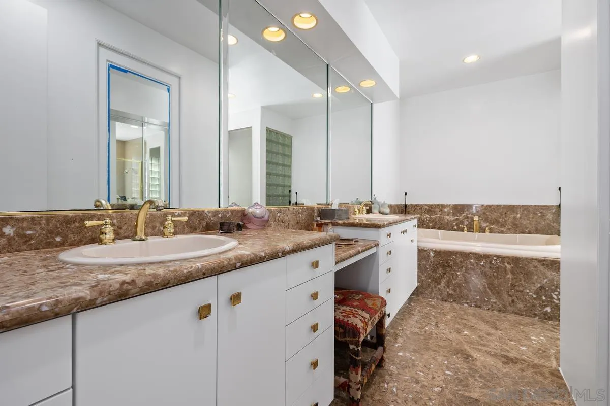 https://cdn.realtyfeed.com/cdn/127/260019752/fa2528536d16a84958cce75287da528d.webp