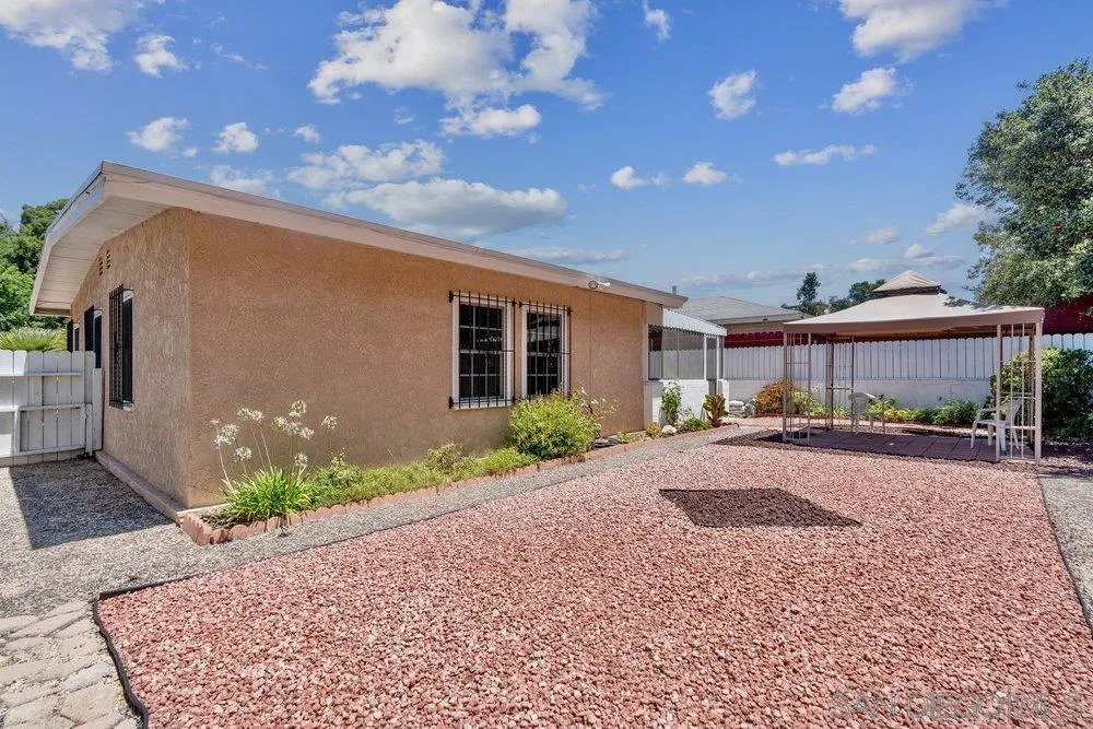 https://cdn.realtyfeed.com/cdn/127/260019756/6a6795b628bfb233bd80c34913e9cbb9.webp
