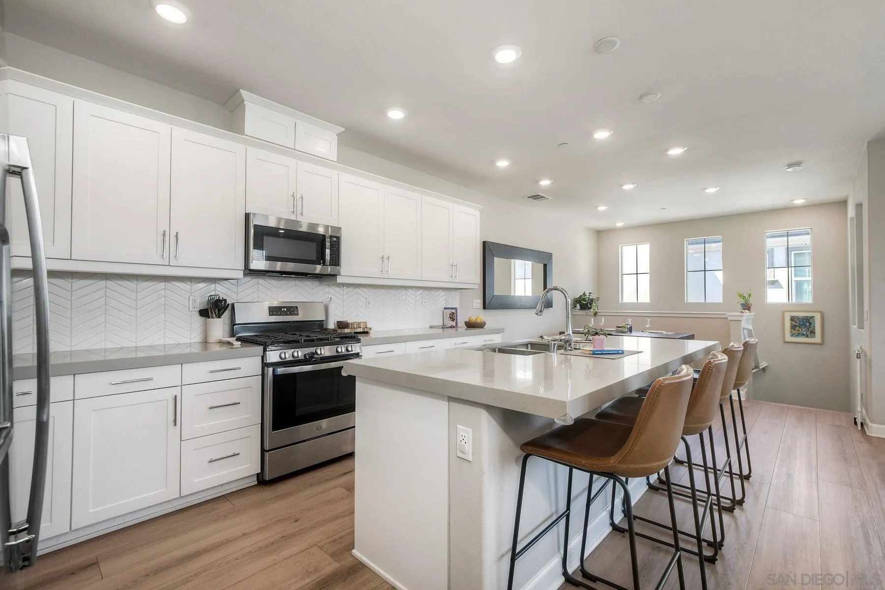 Photo #8: 260019760 Listing: Photo #8