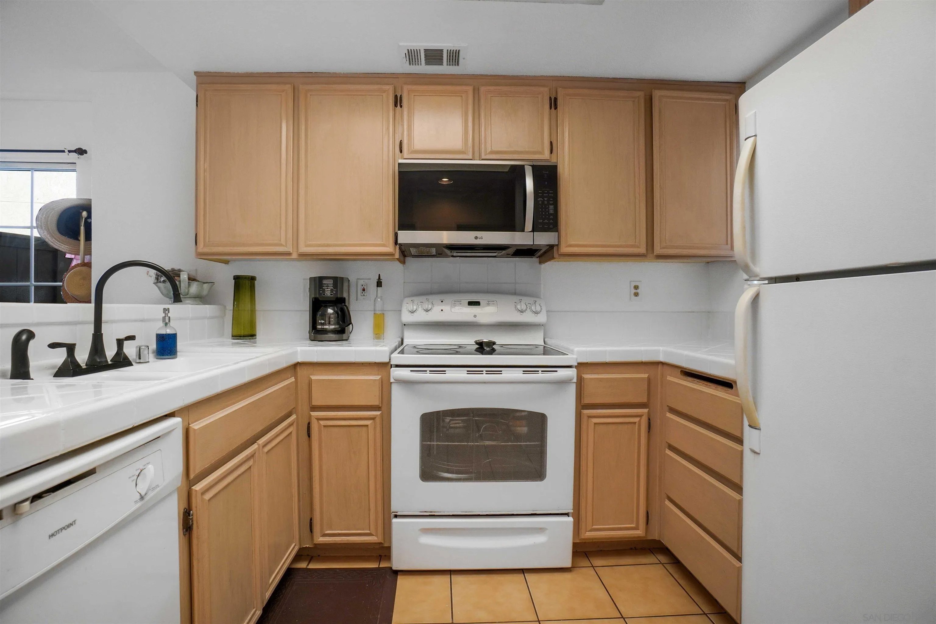 https://cdn.realtyfeed.com/cdn/127/260019762/288ce2ba224158fd34ac14c272121cfb.webp