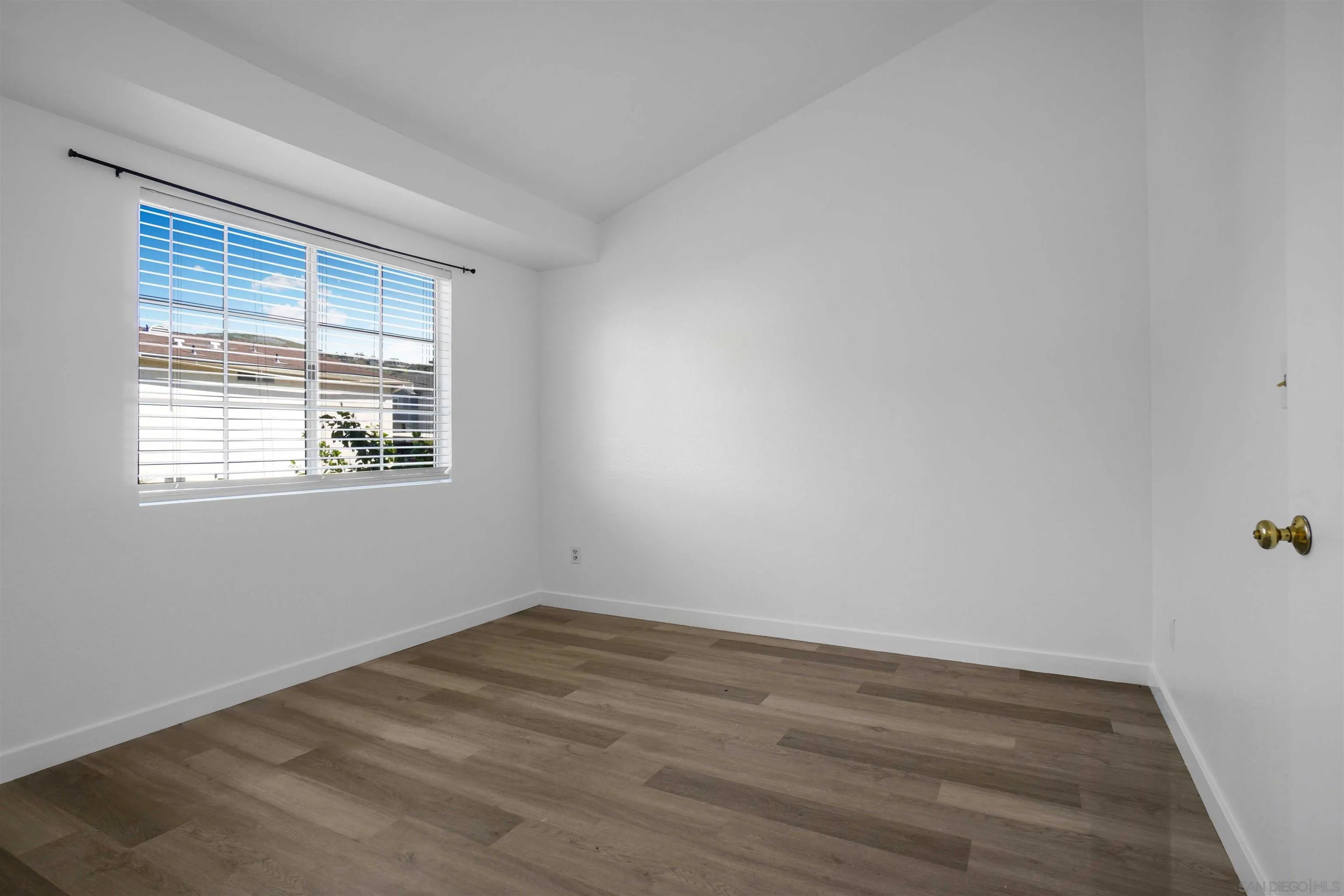 https://cdn.realtyfeed.com/cdn/127/260019762/57c2b5a05a2df47f30305c0678bce683.webp