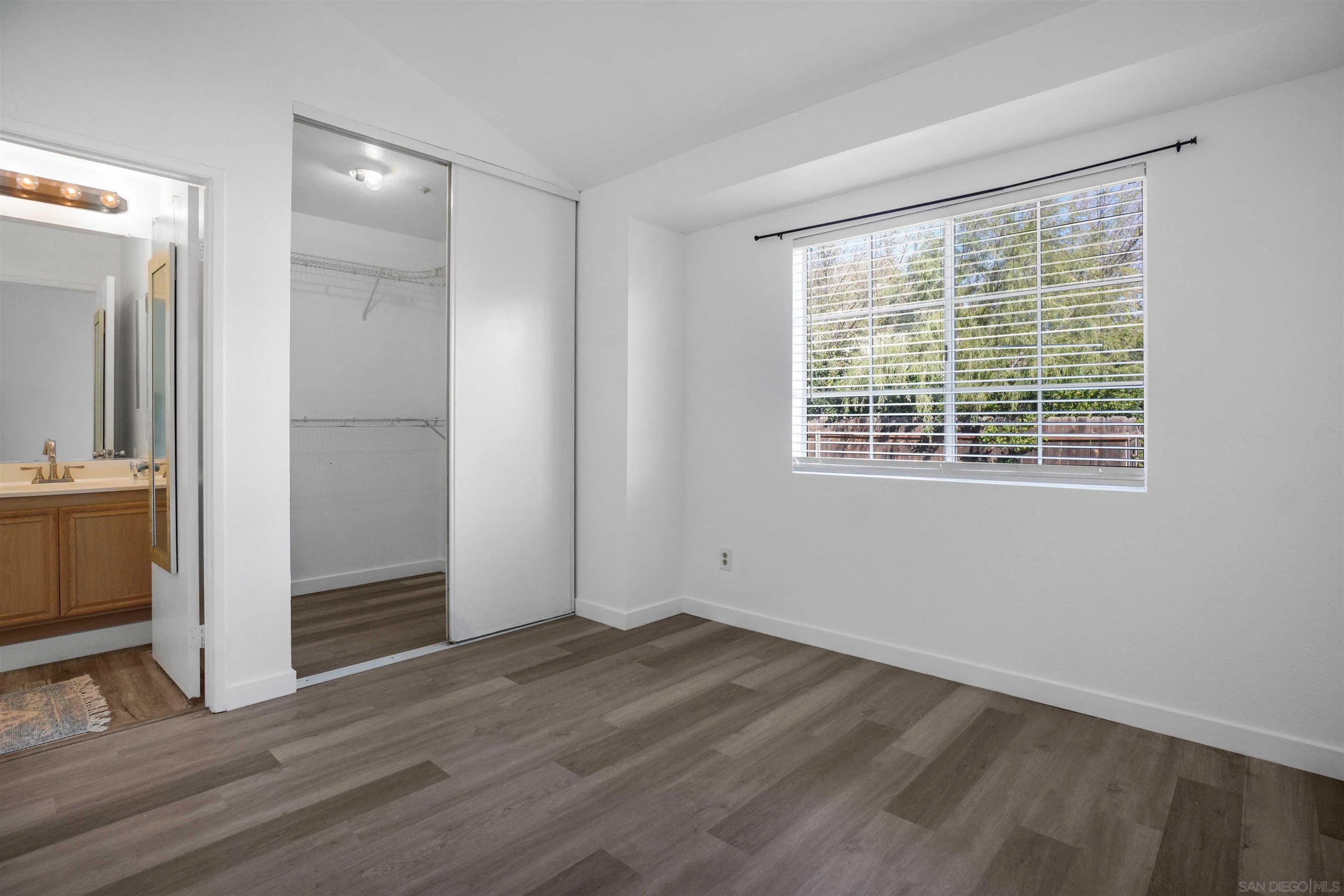 https://cdn.realtyfeed.com/cdn/127/260019762/abde985b6c60e0a7204db98d90d659f4.webp