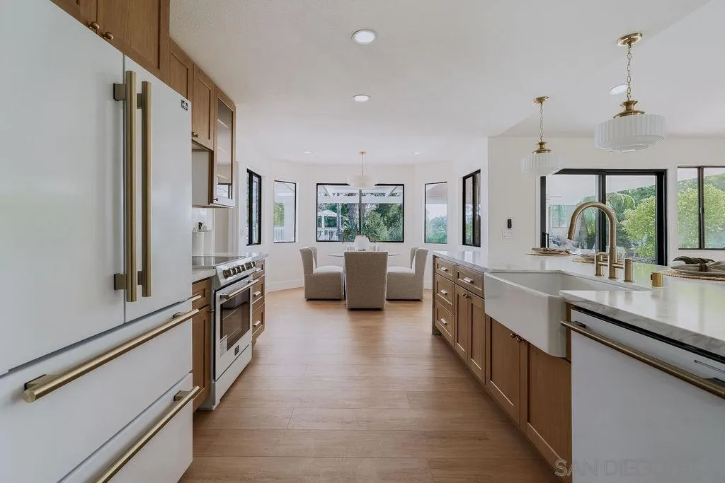 https://cdn.realtyfeed.com/cdn/127/260019792/287278dde9db1c4f7997548837fbb794.webp