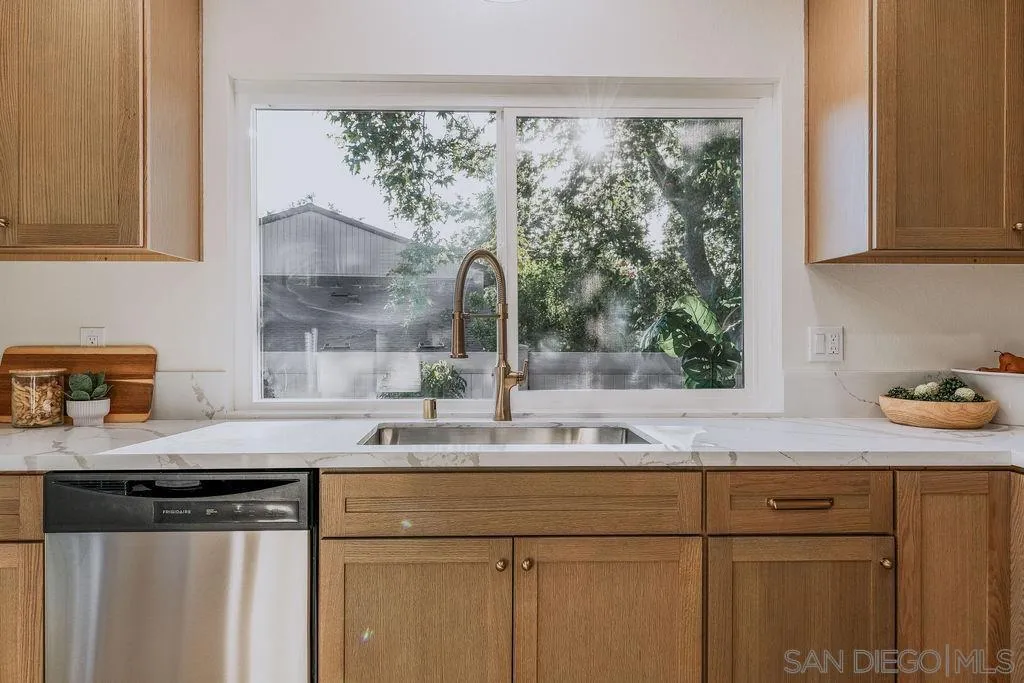 Photo #10: 260019795 Listing: Photo #10