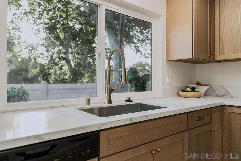 Photo #11: 260019795 Listing: Photo #11