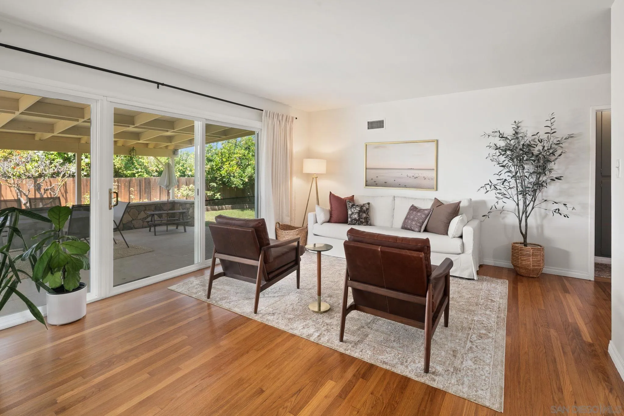 https://cdn.realtyfeed.com/cdn/127/260019796/41a8c5e8d45a80b2d86b9218d5e1b483.webp
