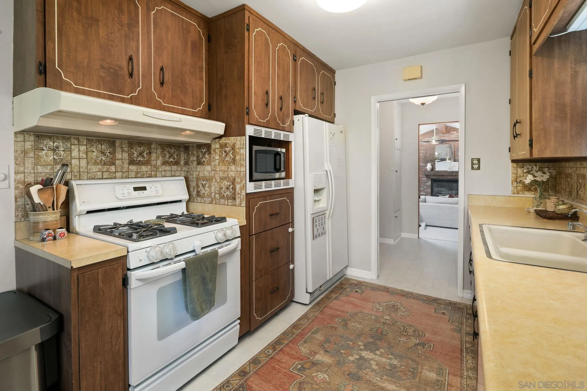 https://cdn.realtyfeed.com/cdn/127/260019796/ecec8f12c3886ad011ae476e995da79c.webp