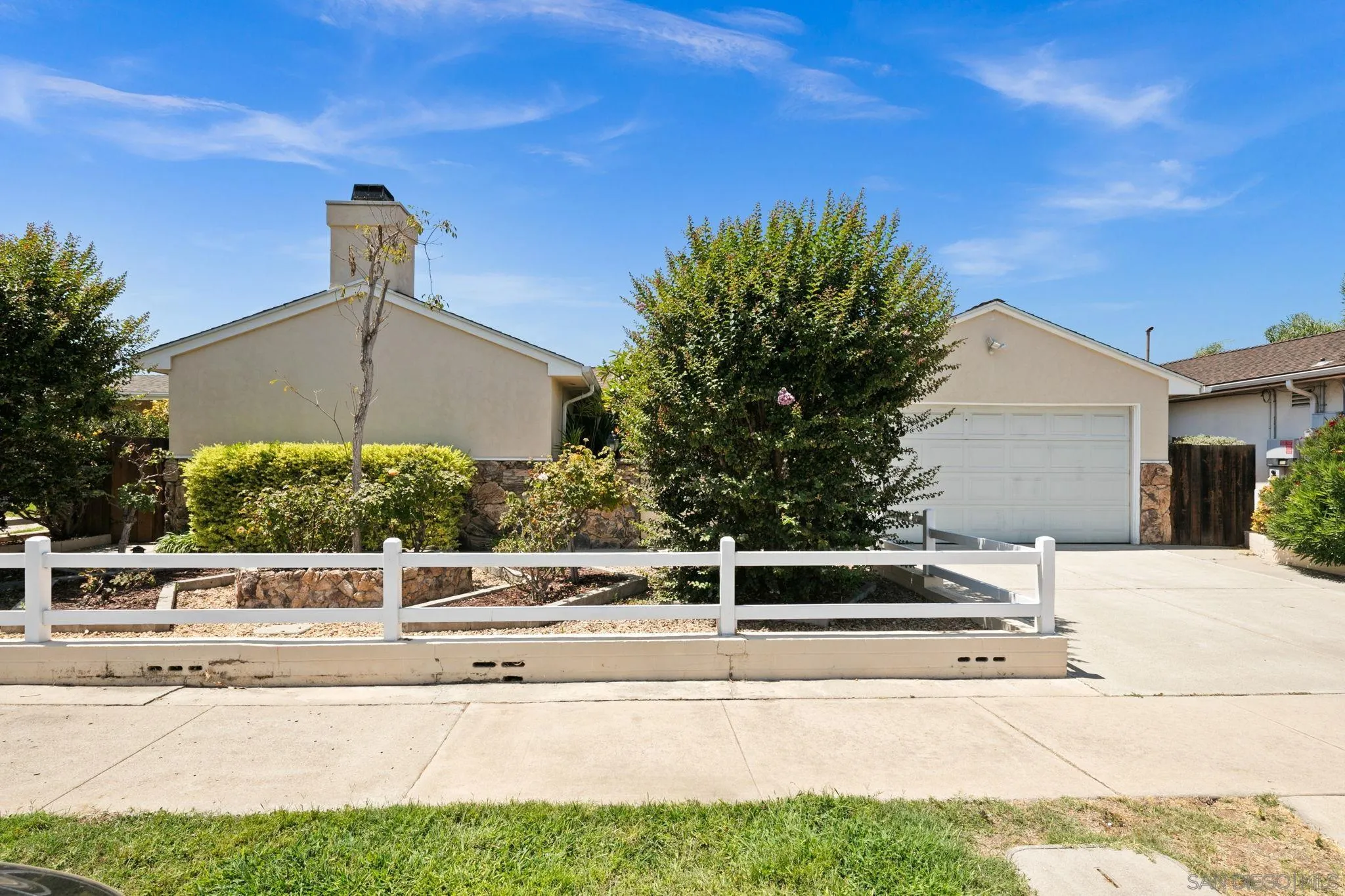 https://cdn.realtyfeed.com/cdn/127/260019796/f43d4fec18a3203e499dd7309370407d.webp