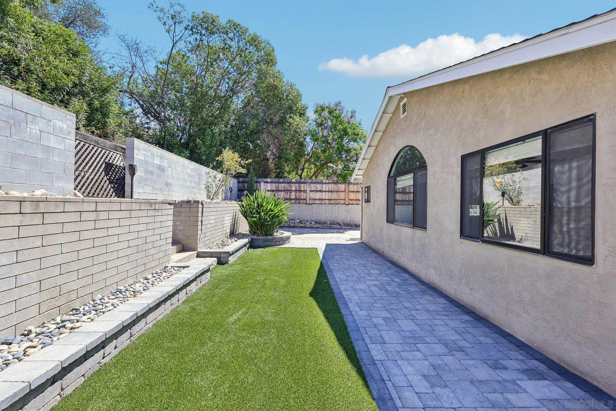 https://cdn.realtyfeed.com/cdn/127/260019797/46f455aa5ffd2dd1f8f9061315b94f8f.webp