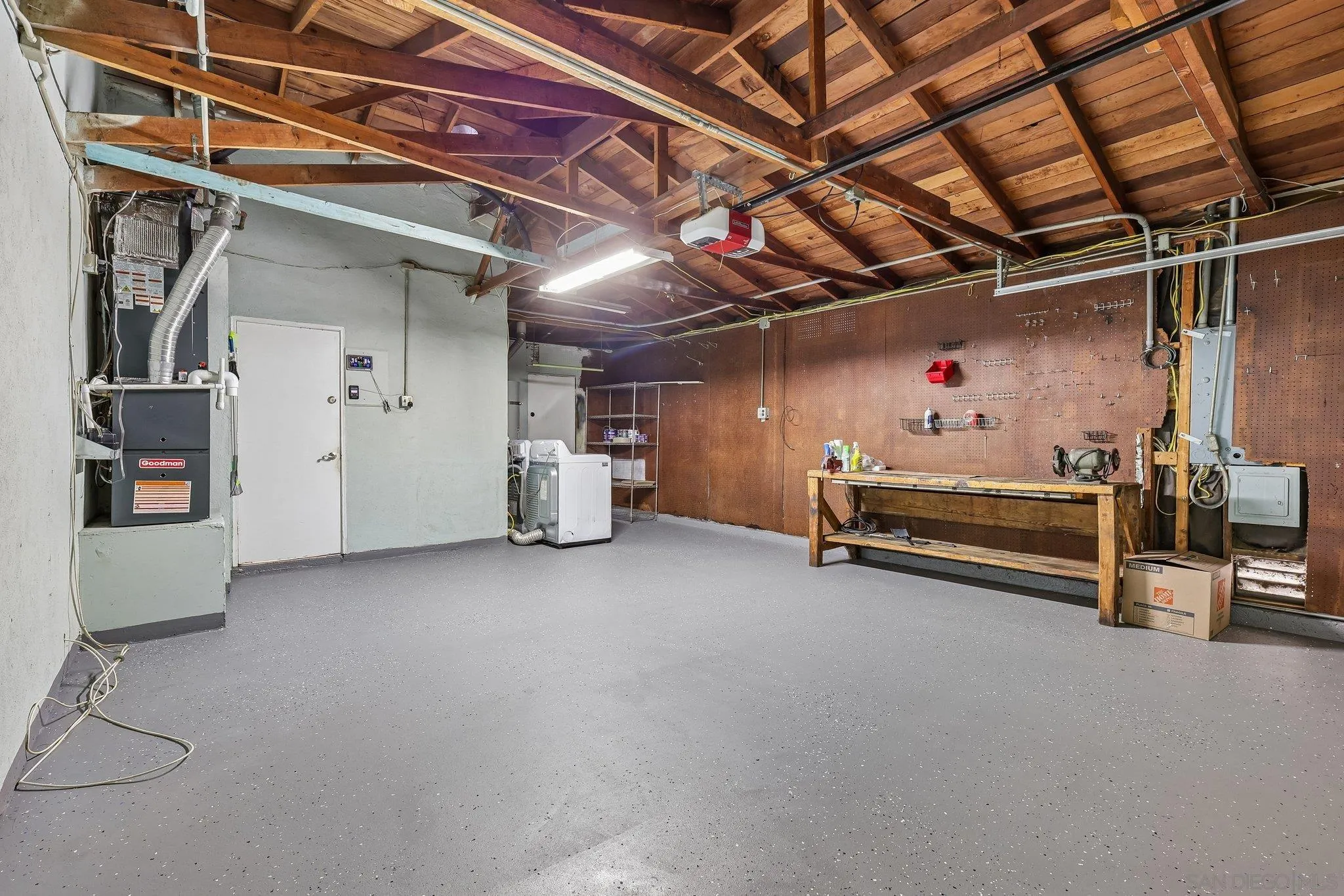 https://cdn.realtyfeed.com/cdn/127/260019797/9649bdff612907e23e236f792e2bfbeb.webp
