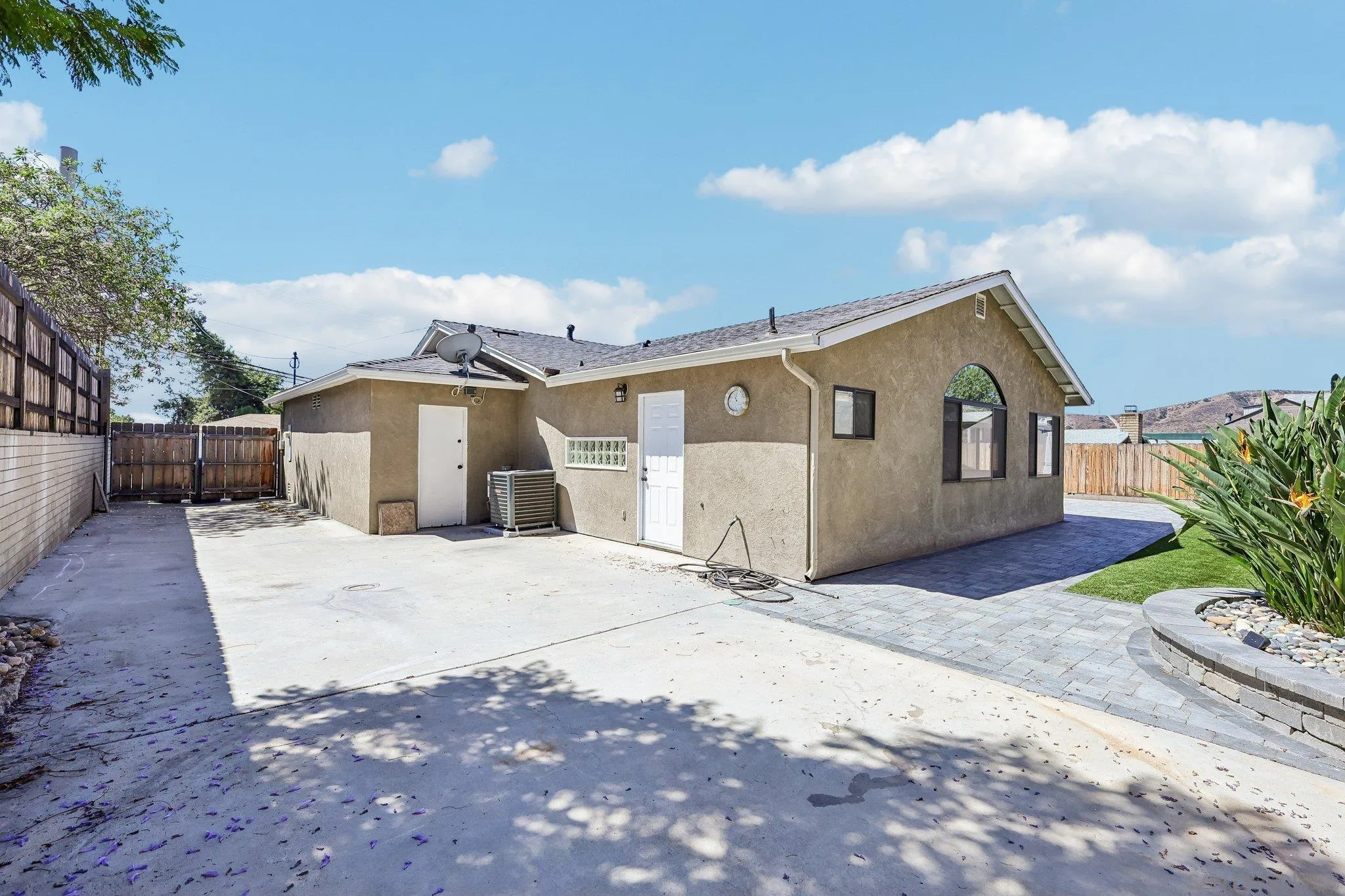 https://cdn.realtyfeed.com/cdn/127/260019797/b34f3765e0ce97d3e4efd5156e8305e2.webp