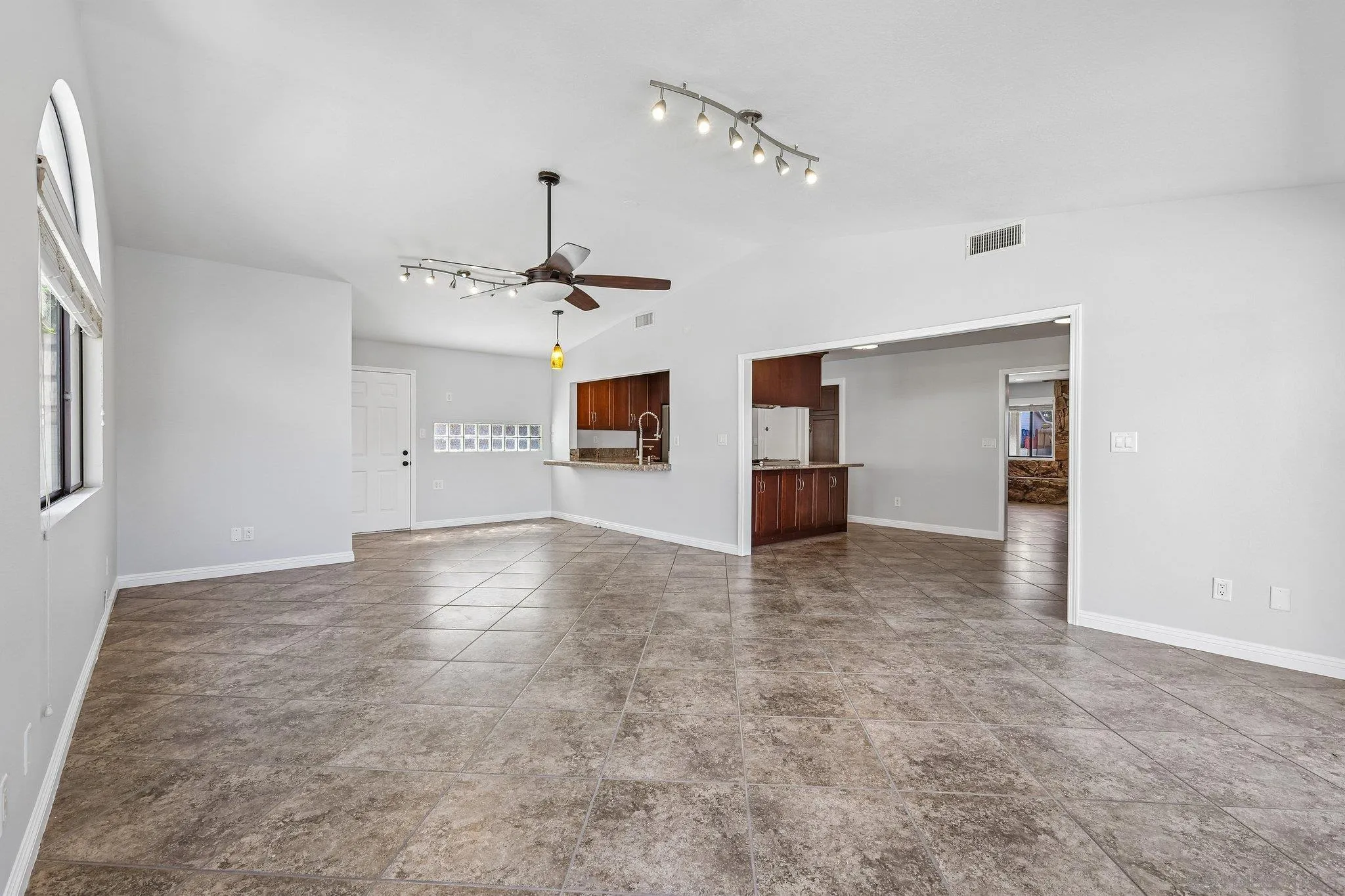 https://cdn.realtyfeed.com/cdn/127/260019797/bcd0dfa2228ea592278de43d791ae778.webp