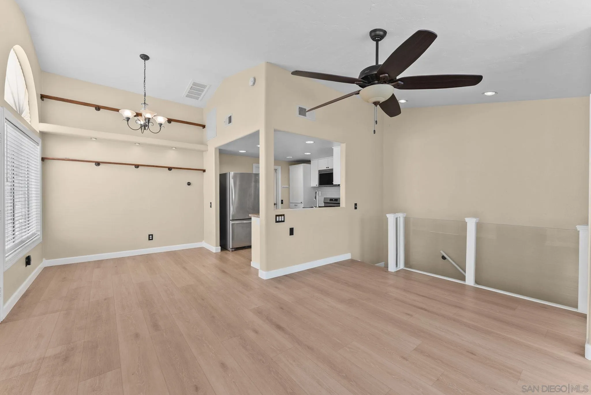 Photo #2: 260019798 Listing: Photo #2