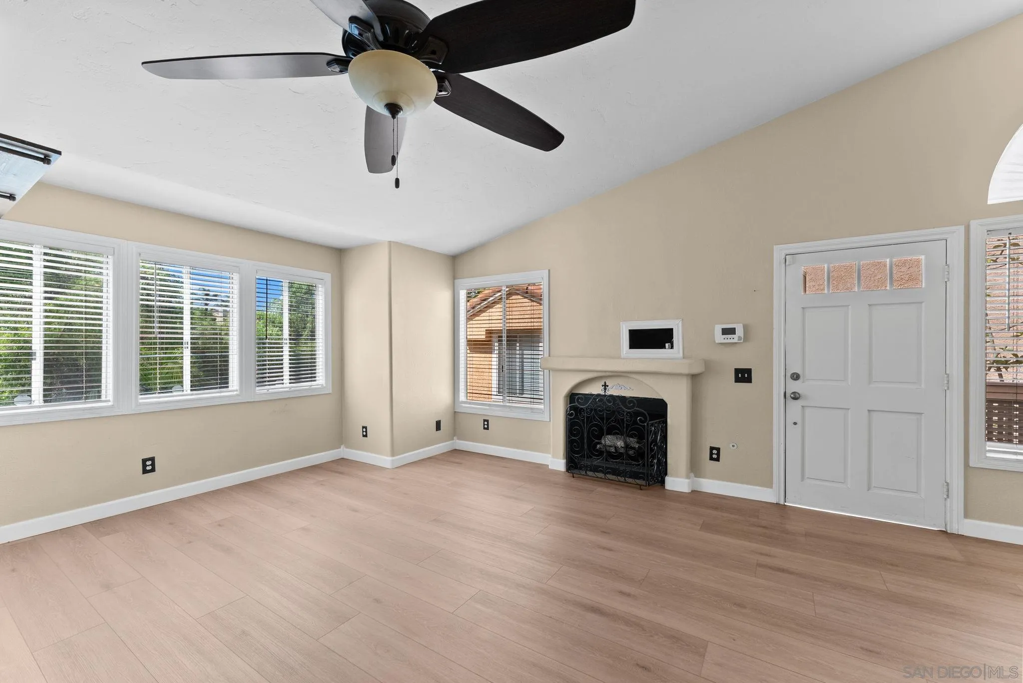 Photo #5: 260019798 Listing: Photo #5