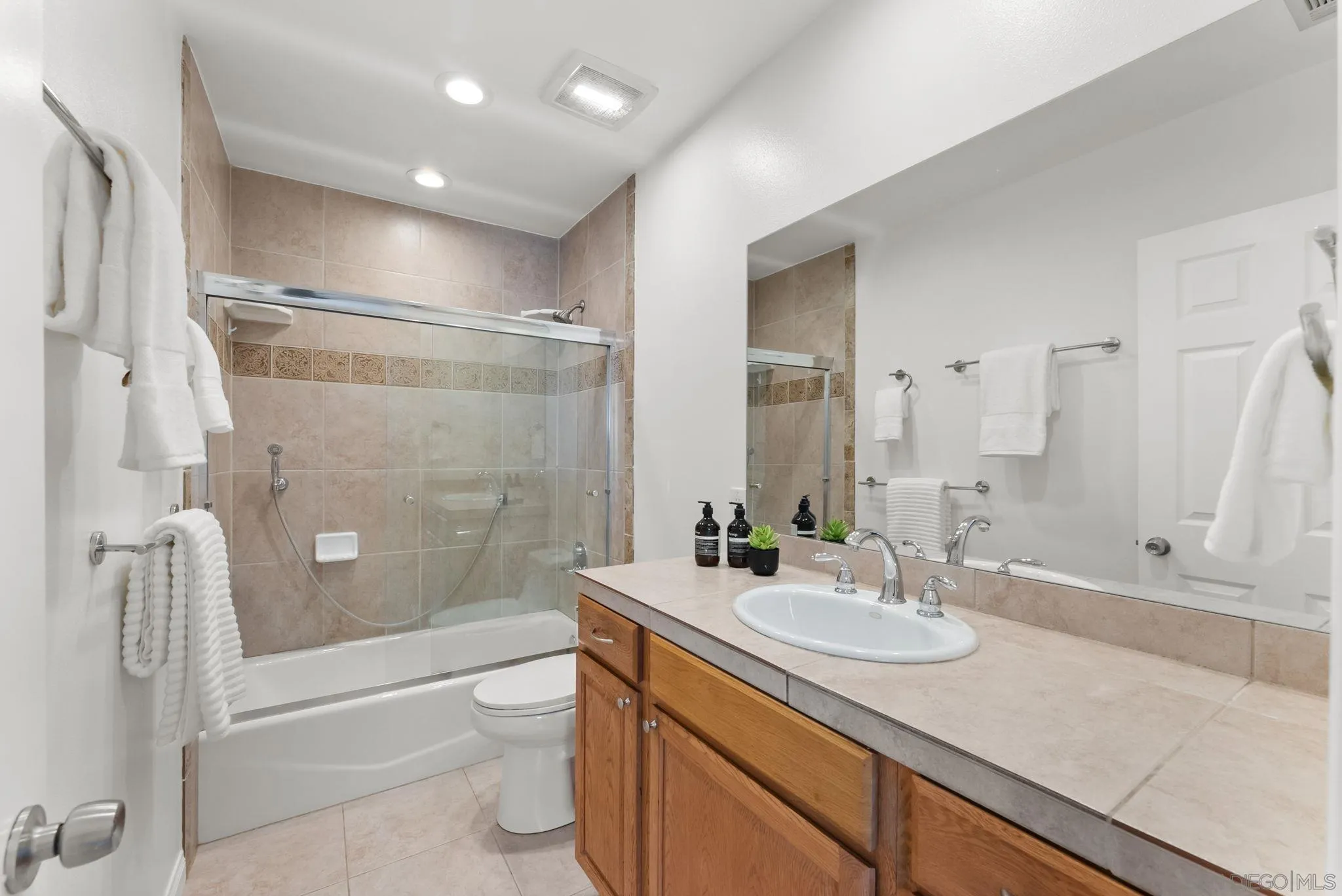 https://cdn.realtyfeed.com/cdn/127/260019799/0eba7db5e0ce09b070481dea5ed7ee20.webp