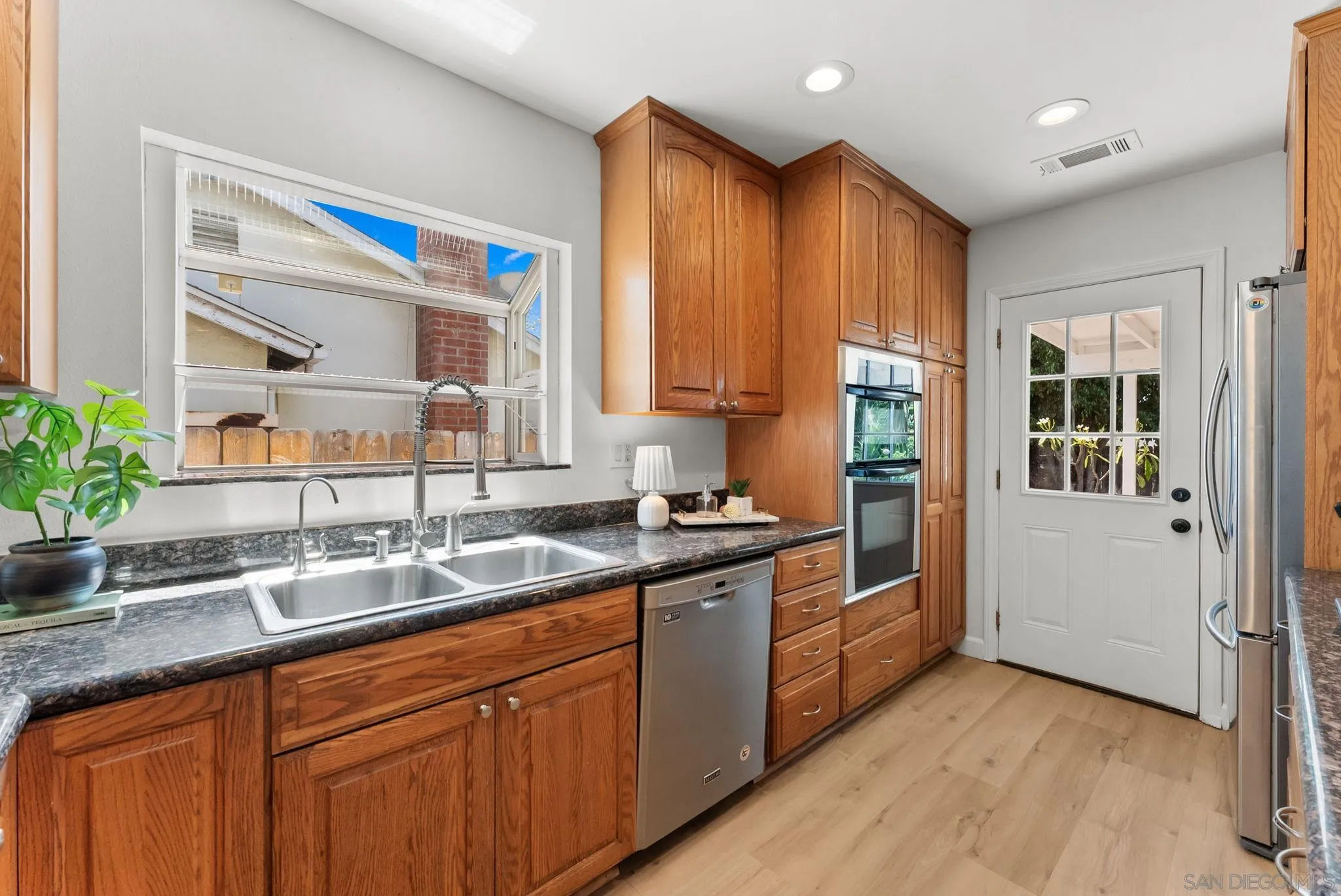 https://cdn.realtyfeed.com/cdn/127/260019799/540c916d48cb8b703a525689b0db029b.webp