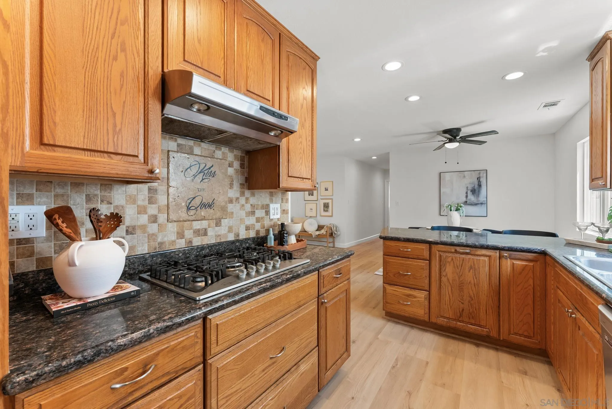 https://cdn.realtyfeed.com/cdn/127/260019799/ab49476ce9f439af05142aea725d1e75.webp