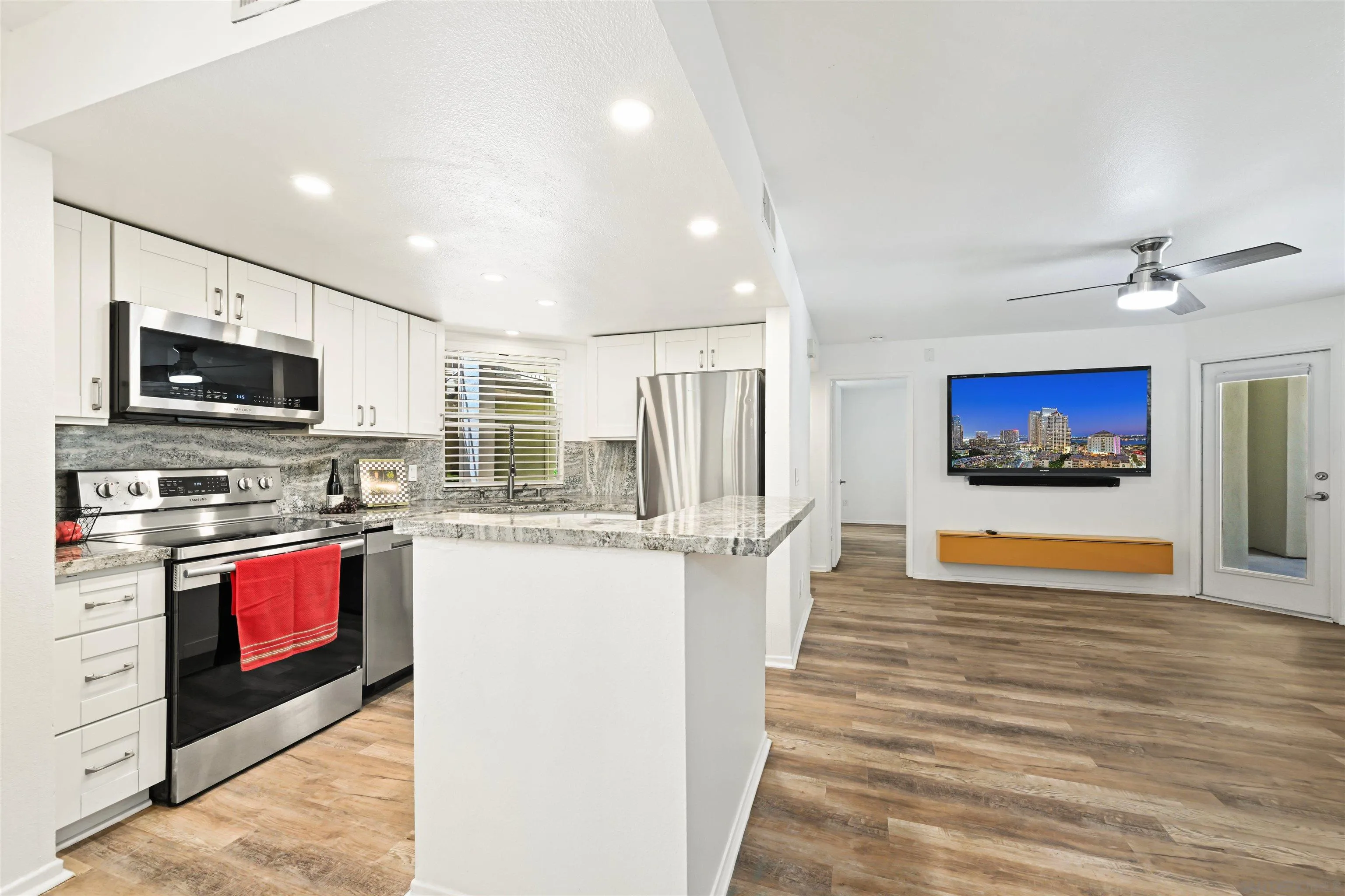 Photo #8: 260019800 Listing: Photo #8