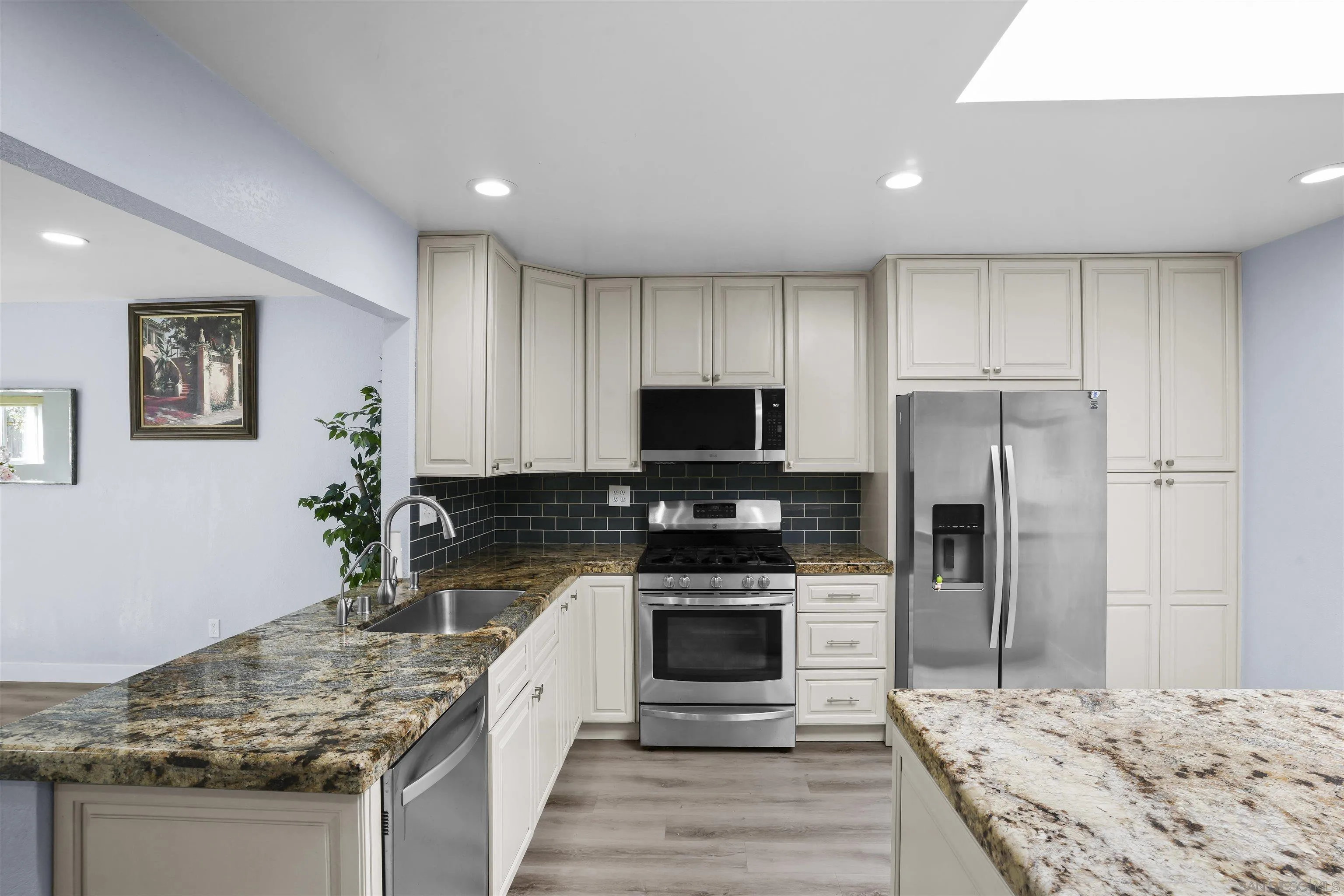 https://cdn.realtyfeed.com/cdn/127/260019802/104e65f21fb24ffb2ac9ff56c7e924ac.webp