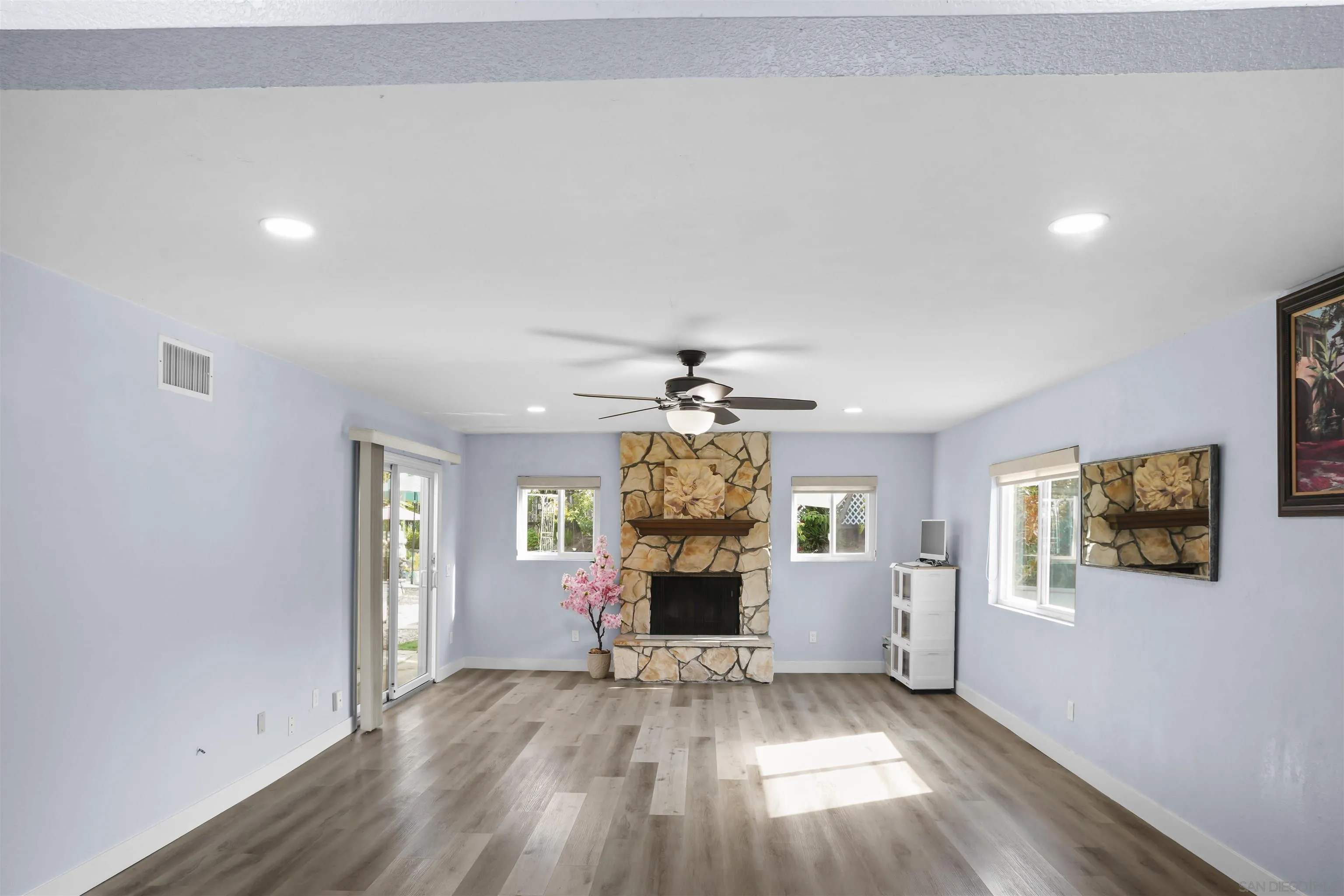 https://cdn.realtyfeed.com/cdn/127/260019802/26c047e6ae8c4e8807cf5a22a1032690.webp