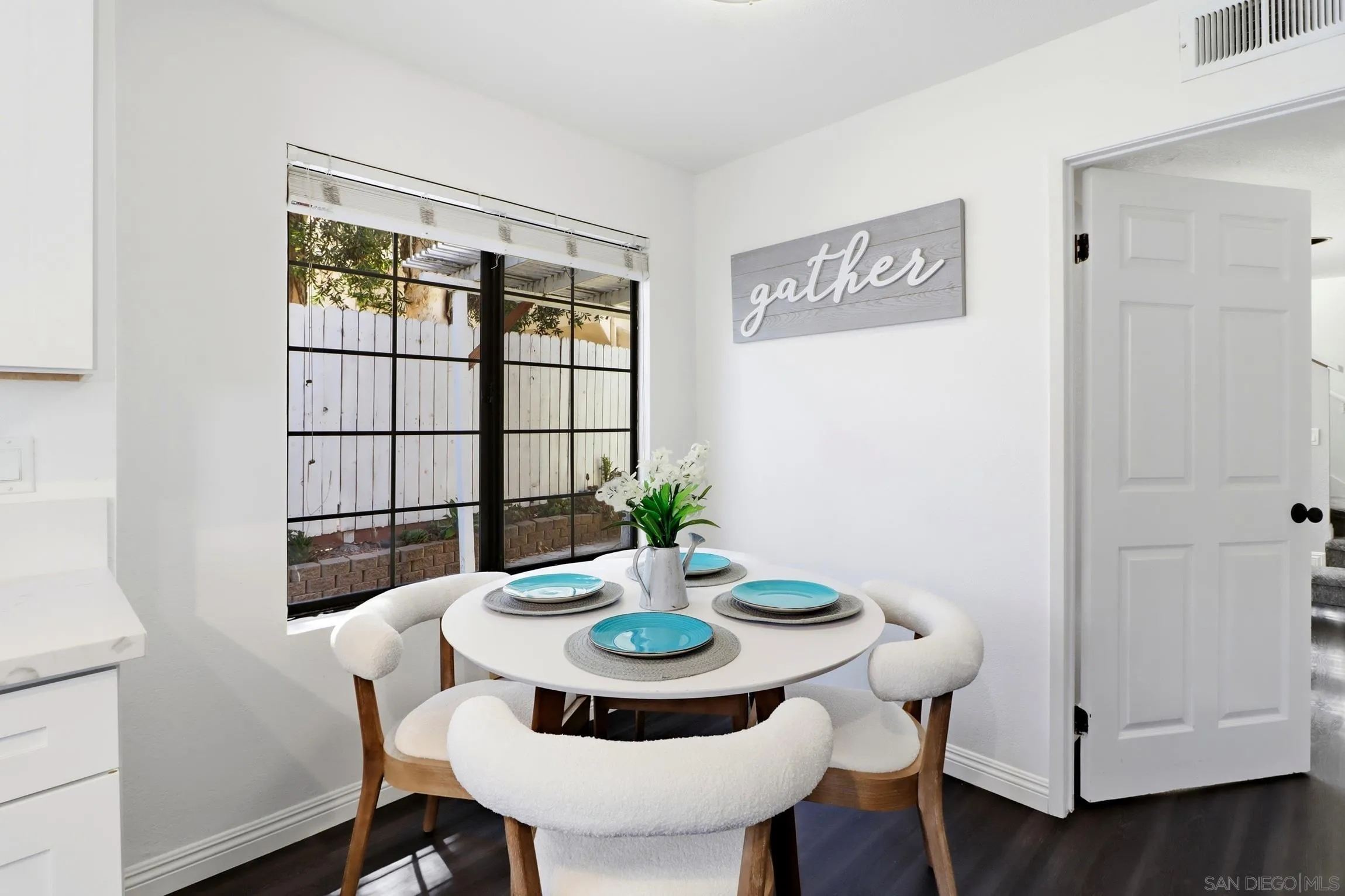 https://cdn.realtyfeed.com/cdn/127/260019803/55a88882beb56032087206c74affdd2a.webp