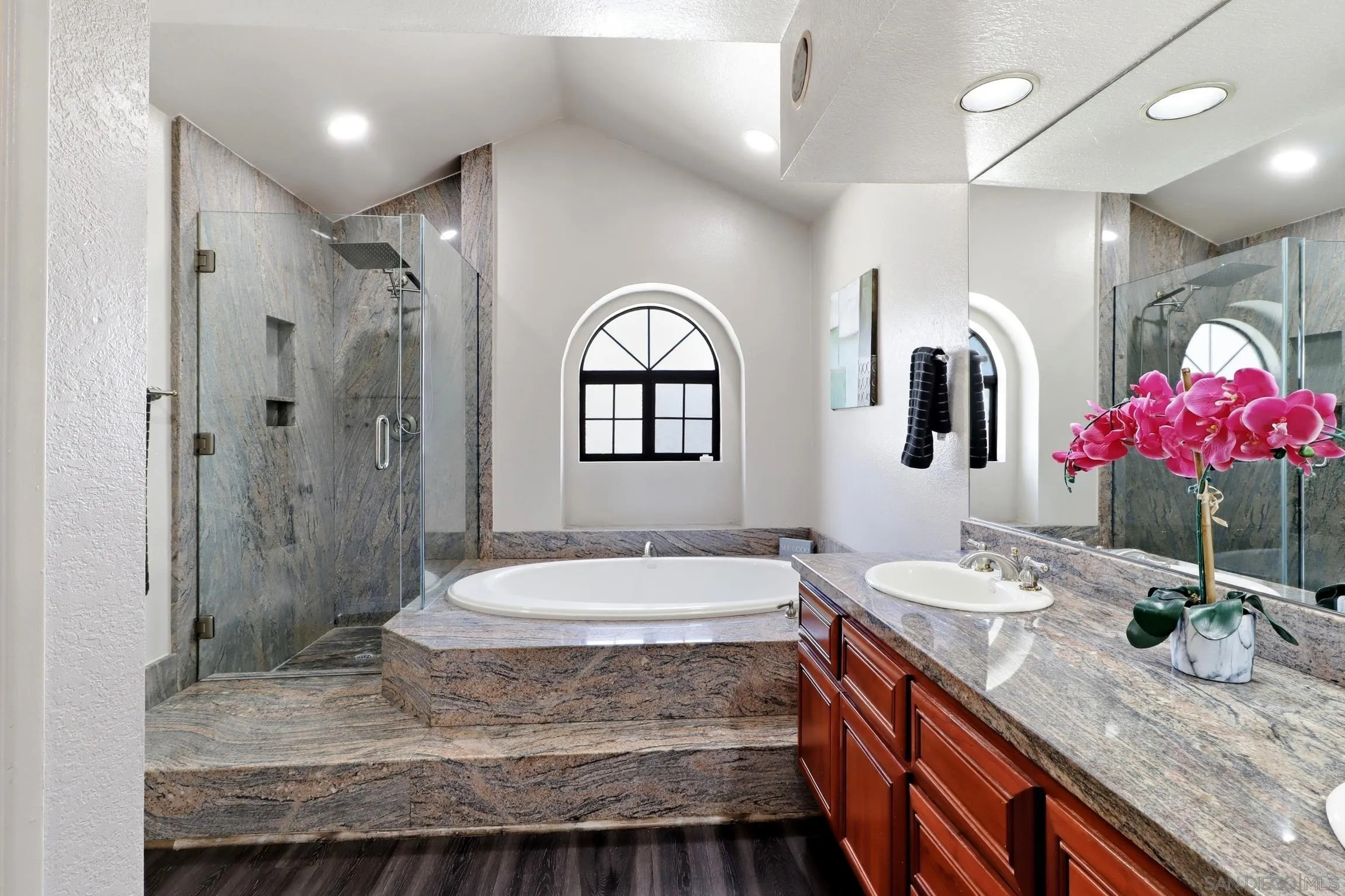 https://cdn.realtyfeed.com/cdn/127/260019803/aa6aeccf82f2ca0e9a4824bc451baea3.webp