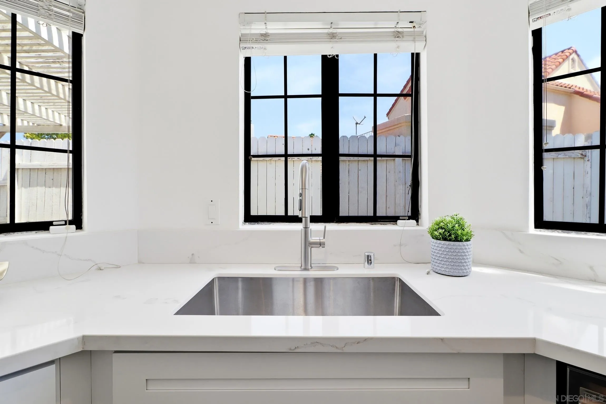 https://cdn.realtyfeed.com/cdn/127/260019803/af164ba070333a36b80be880355875e6.webp