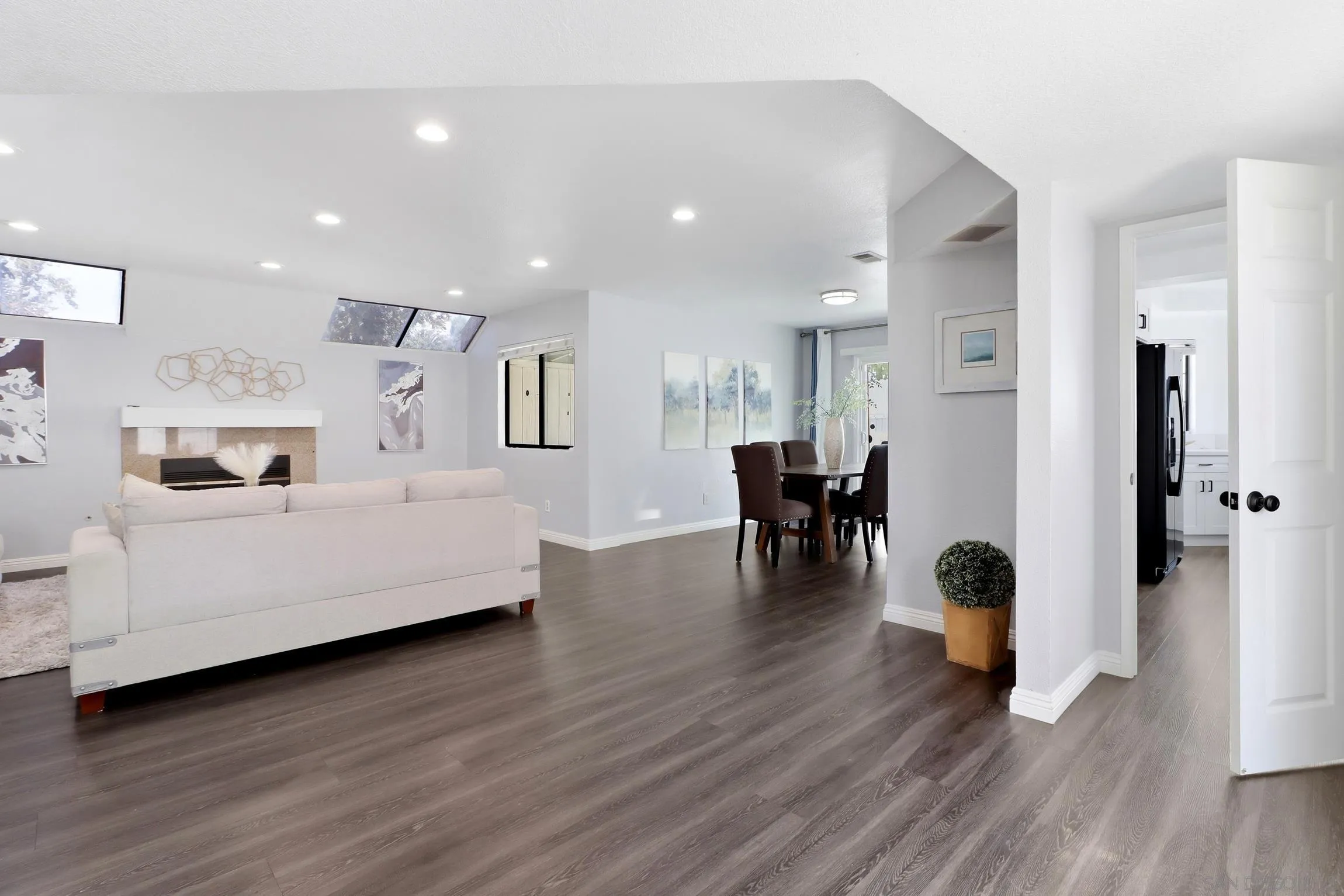 https://cdn.realtyfeed.com/cdn/127/260019803/ed566a6edd9ca0ca4ca596a790fbc844.webp