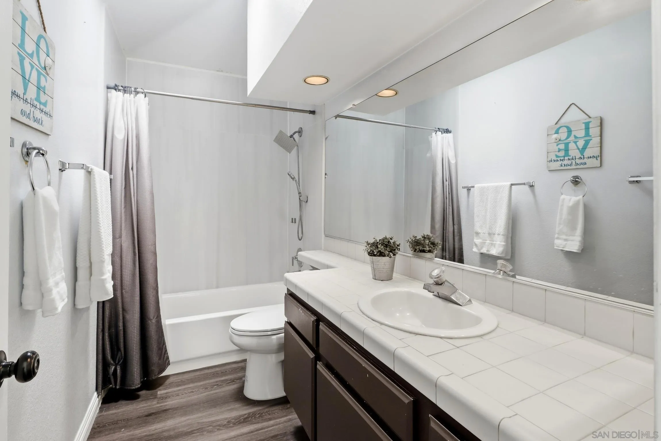 https://cdn.realtyfeed.com/cdn/127/260019803/f9d7bfc6e52032d225923ea3922bf2aa.webp