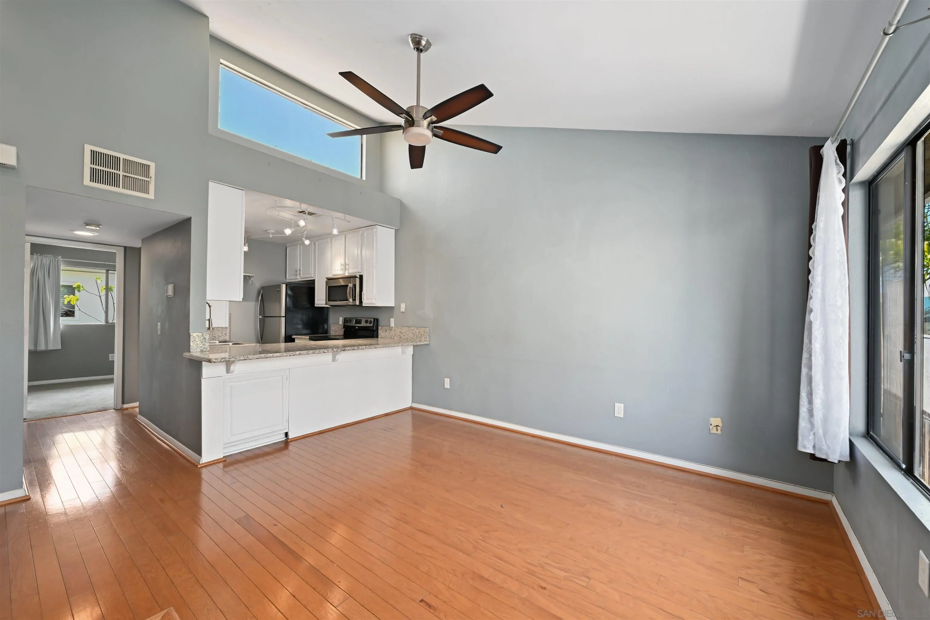 Photo #3: 260019804 Listing: Photo #3