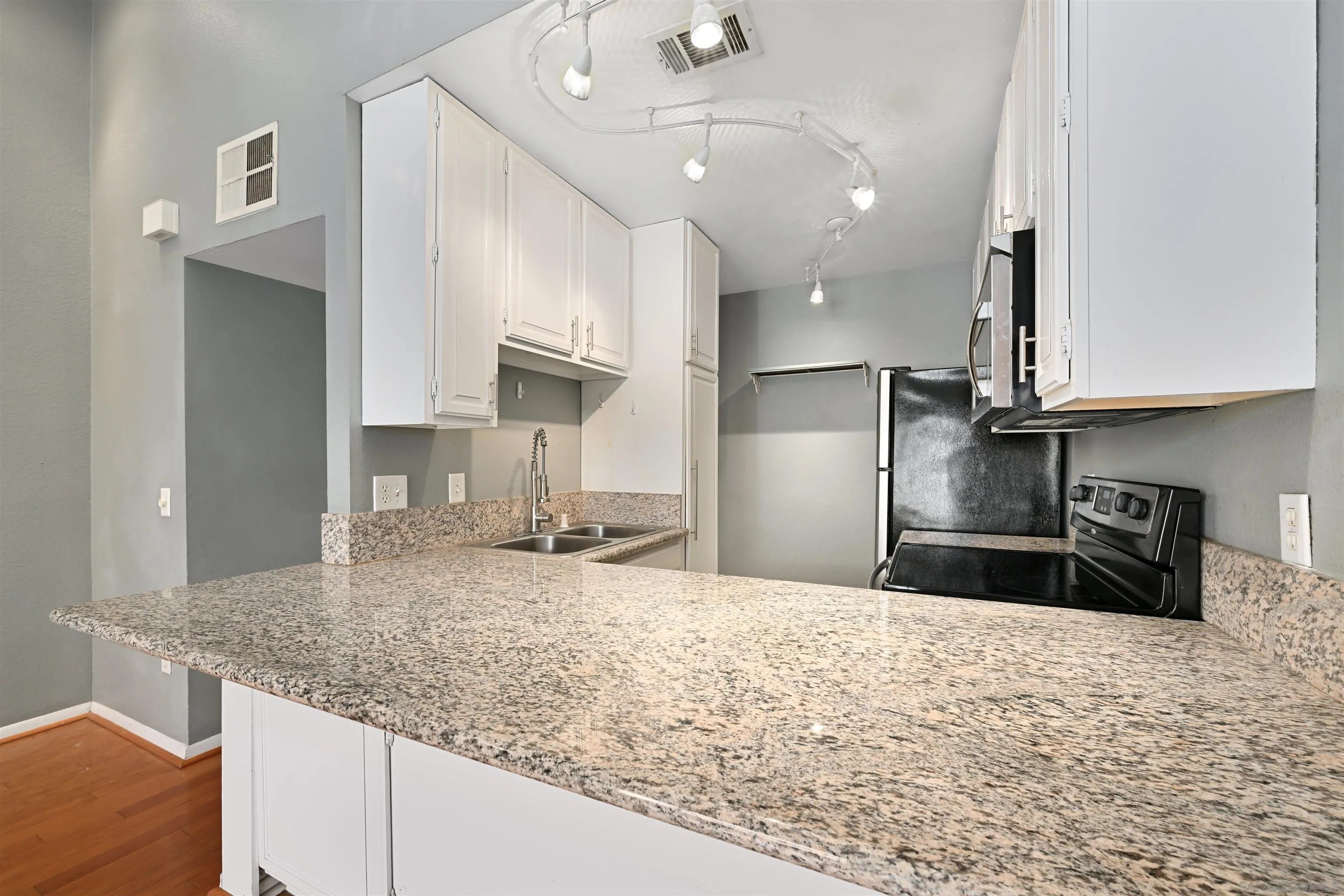 Photo #9: 260019804 Listing: Photo #9