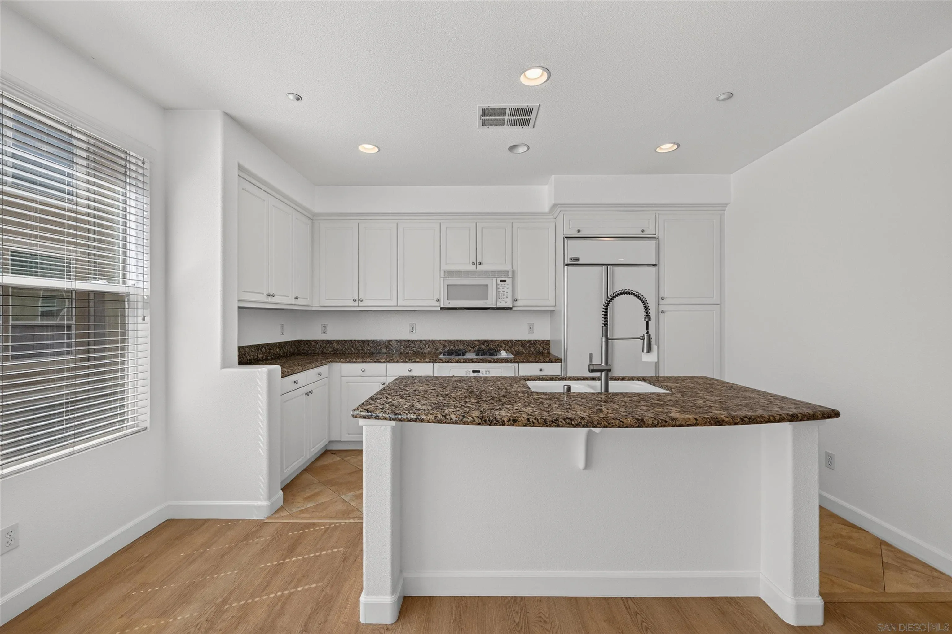 Photo #14: 260019812 Listing: Photo #14