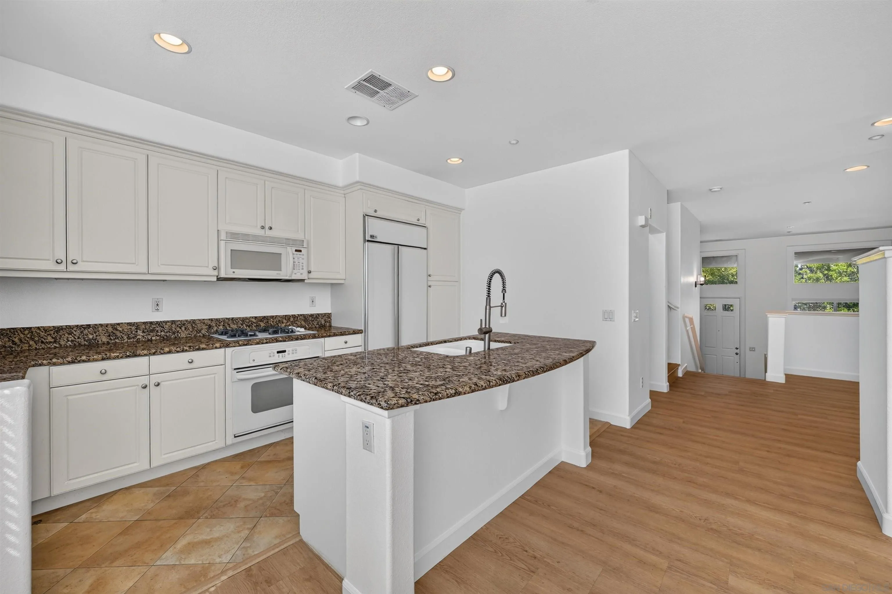 Photo #15: 260019812 Listing: Photo #15