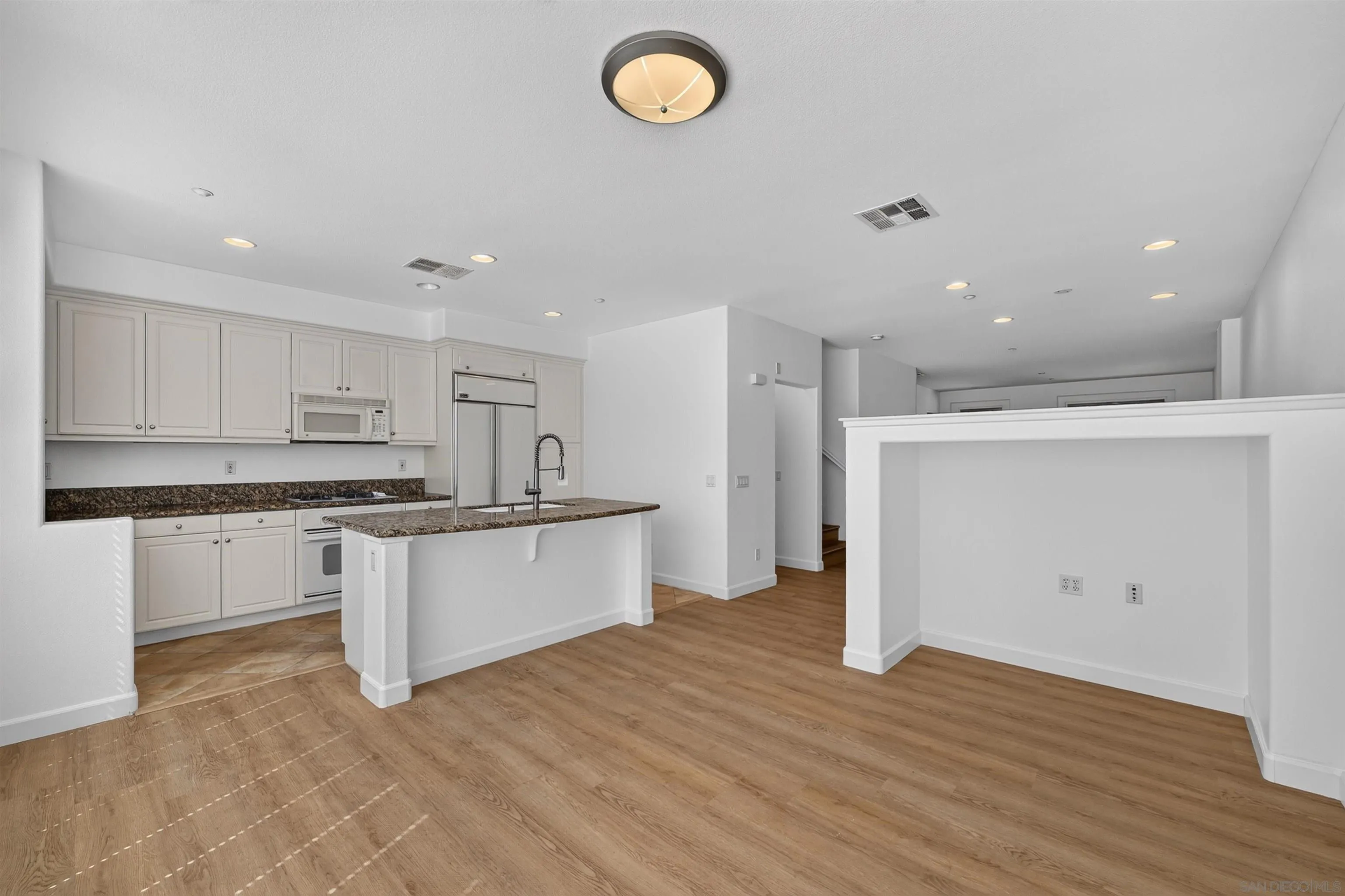 Photo #13: 260019812 Listing: Photo #13