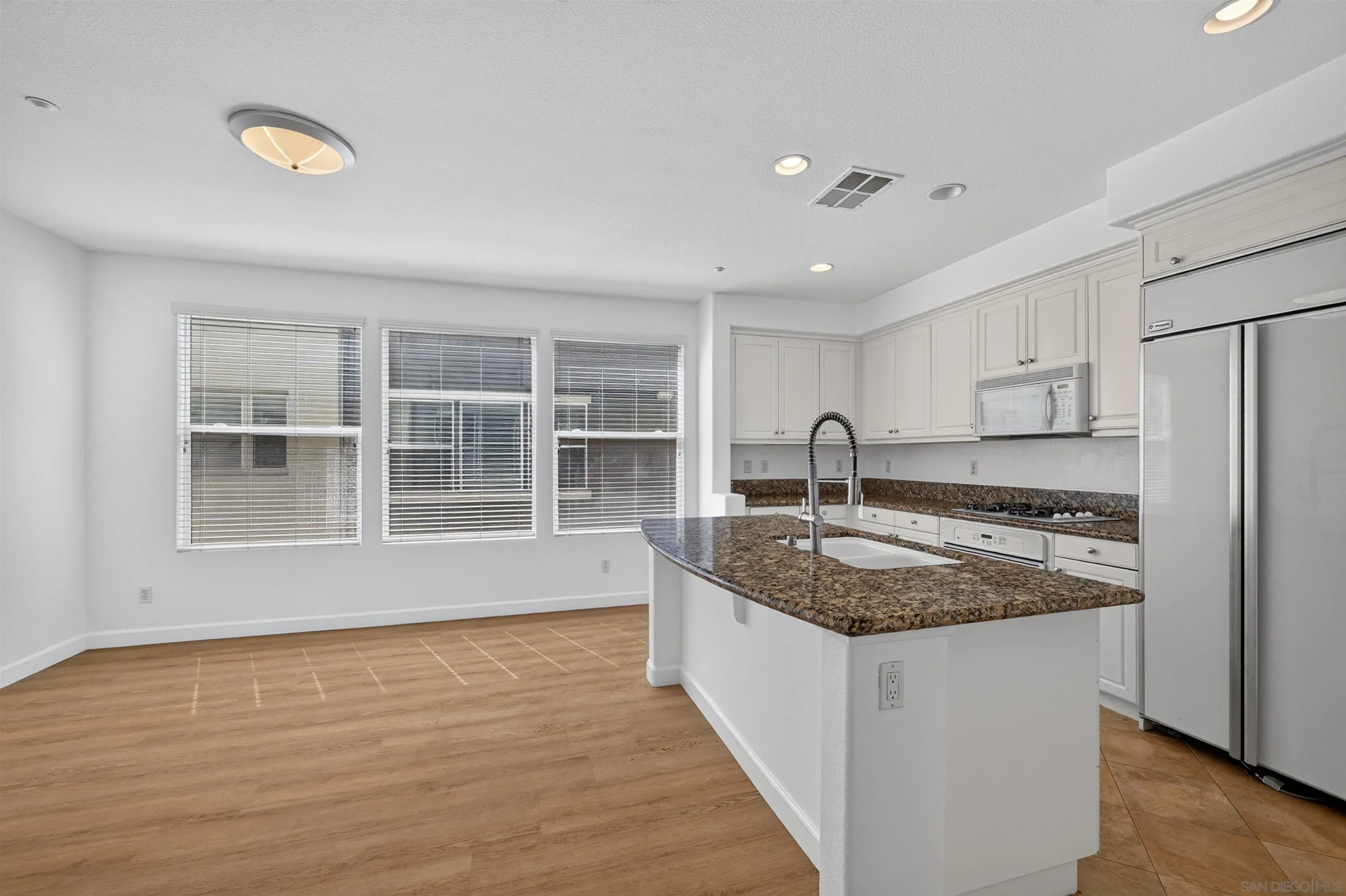 Photo #11: 260019812 Listing: Photo #11