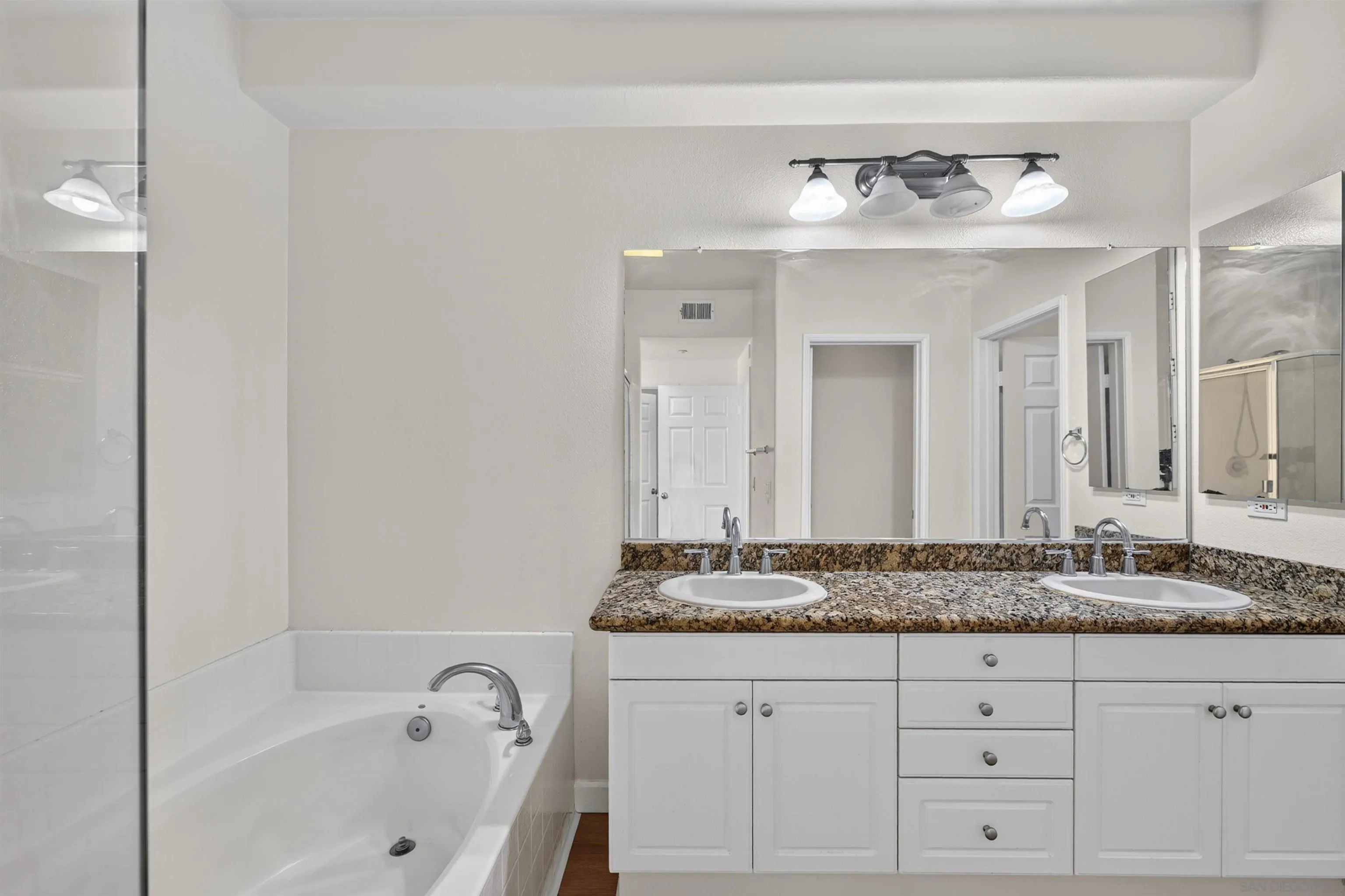 Photo #27: 260019812 Listing: Photo #27