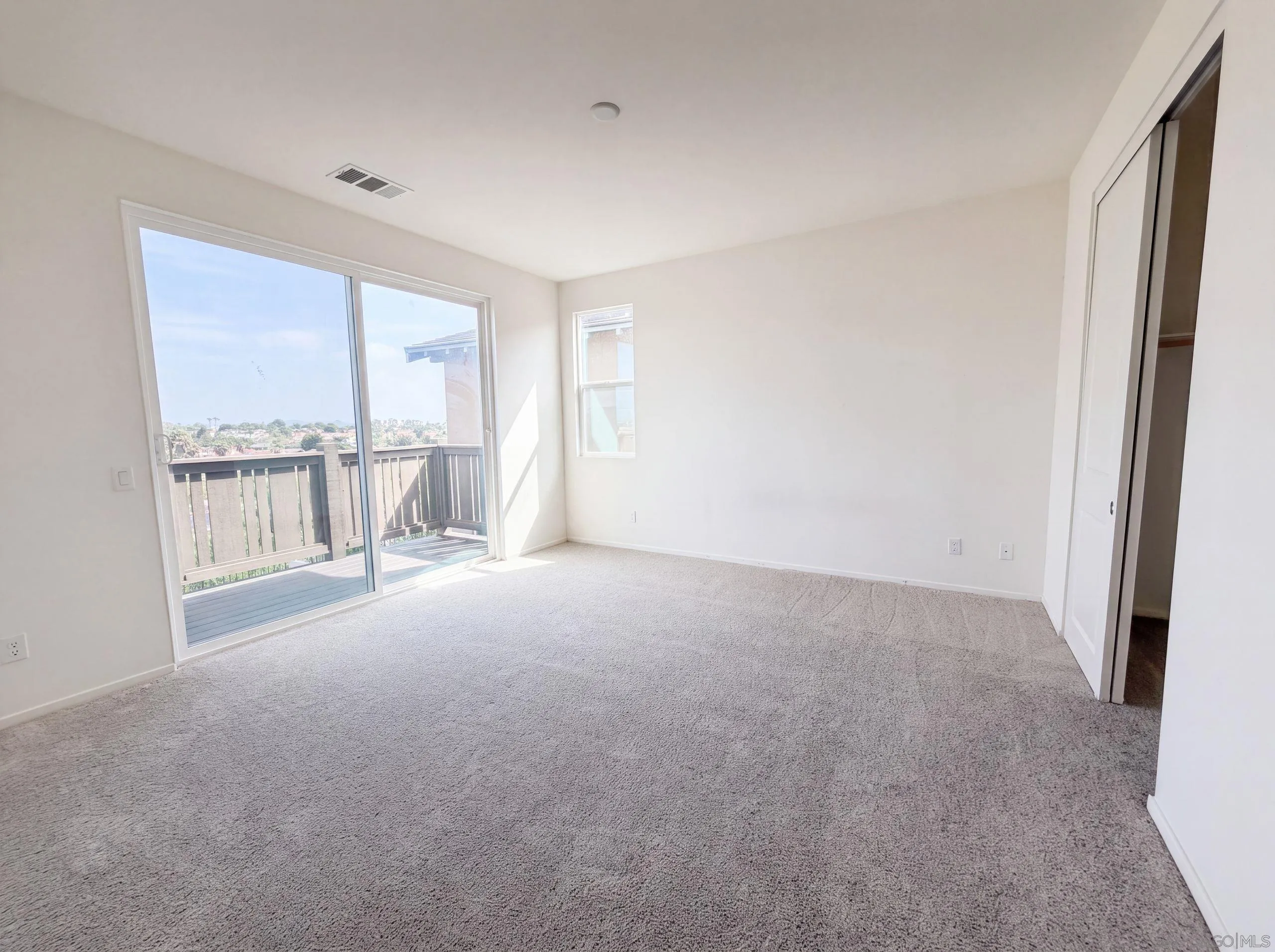 https://cdn.realtyfeed.com/cdn/127/260019815/388a8628ab5df64d6adc93f452d337a3.webp