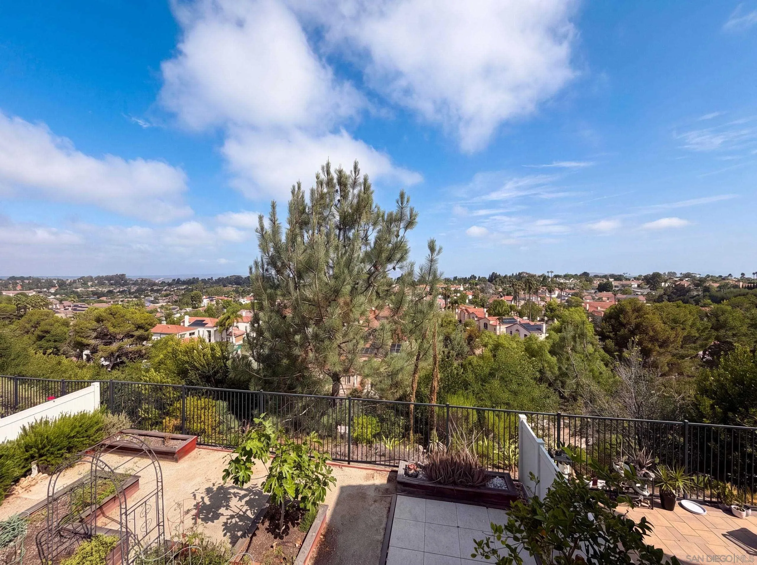 https://cdn.realtyfeed.com/cdn/127/260019815/3ccbfbf79d336ba5873d5a3c82d55df8.webp