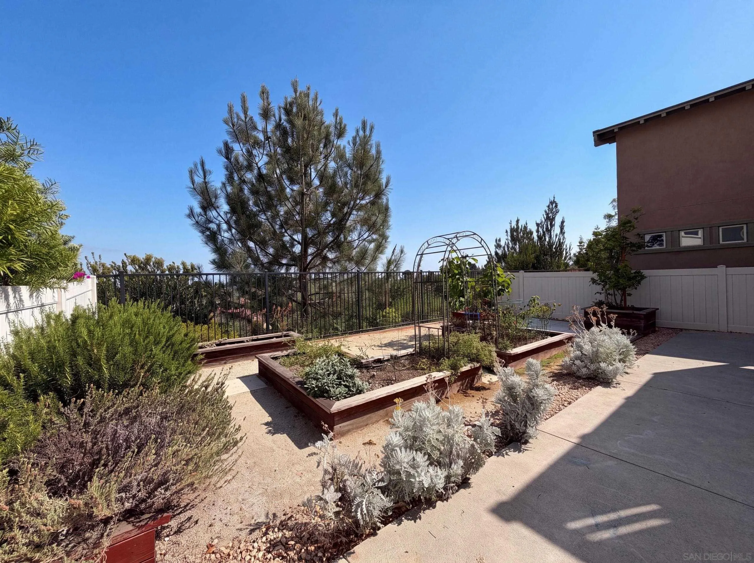 https://cdn.realtyfeed.com/cdn/127/260019815/52072db3bc9e57a195b9d17b75073f91.webp